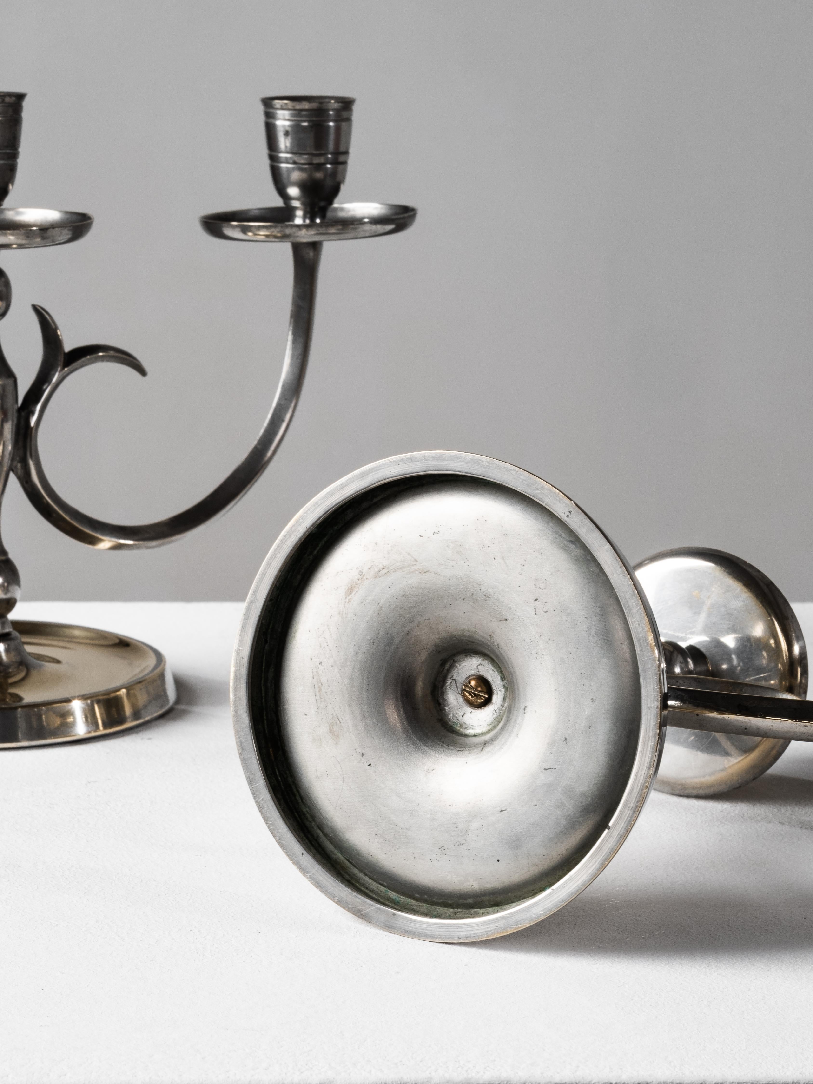 Coppia di candelabri modello 8013 di Paavo Tynell per Taito Oy, Finlandia, 1930 in vendita 3