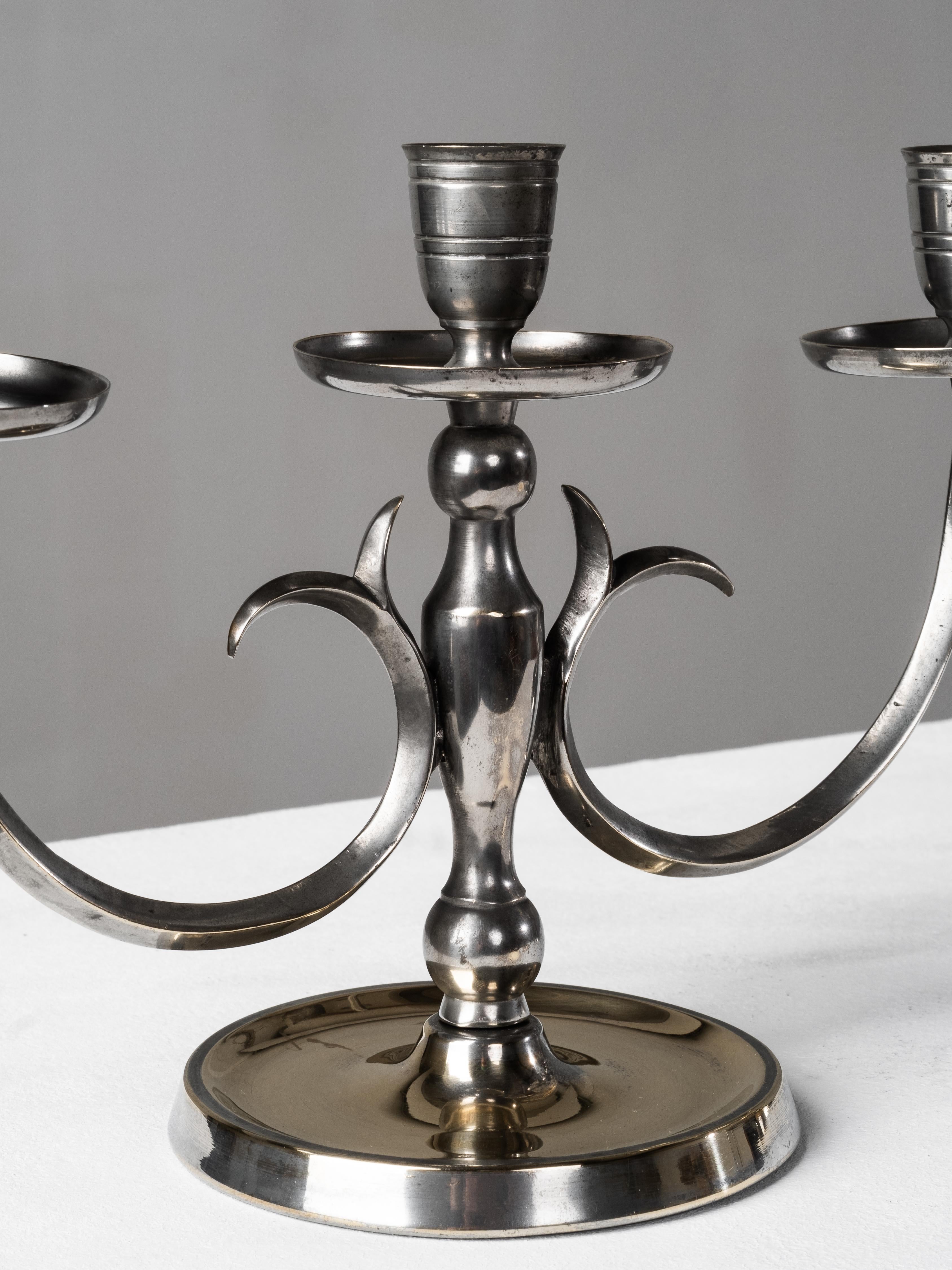 Metà XX secolo Coppia di candelabri modello 8013 di Paavo Tynell per Taito Oy, Finlandia, 1930 in vendita