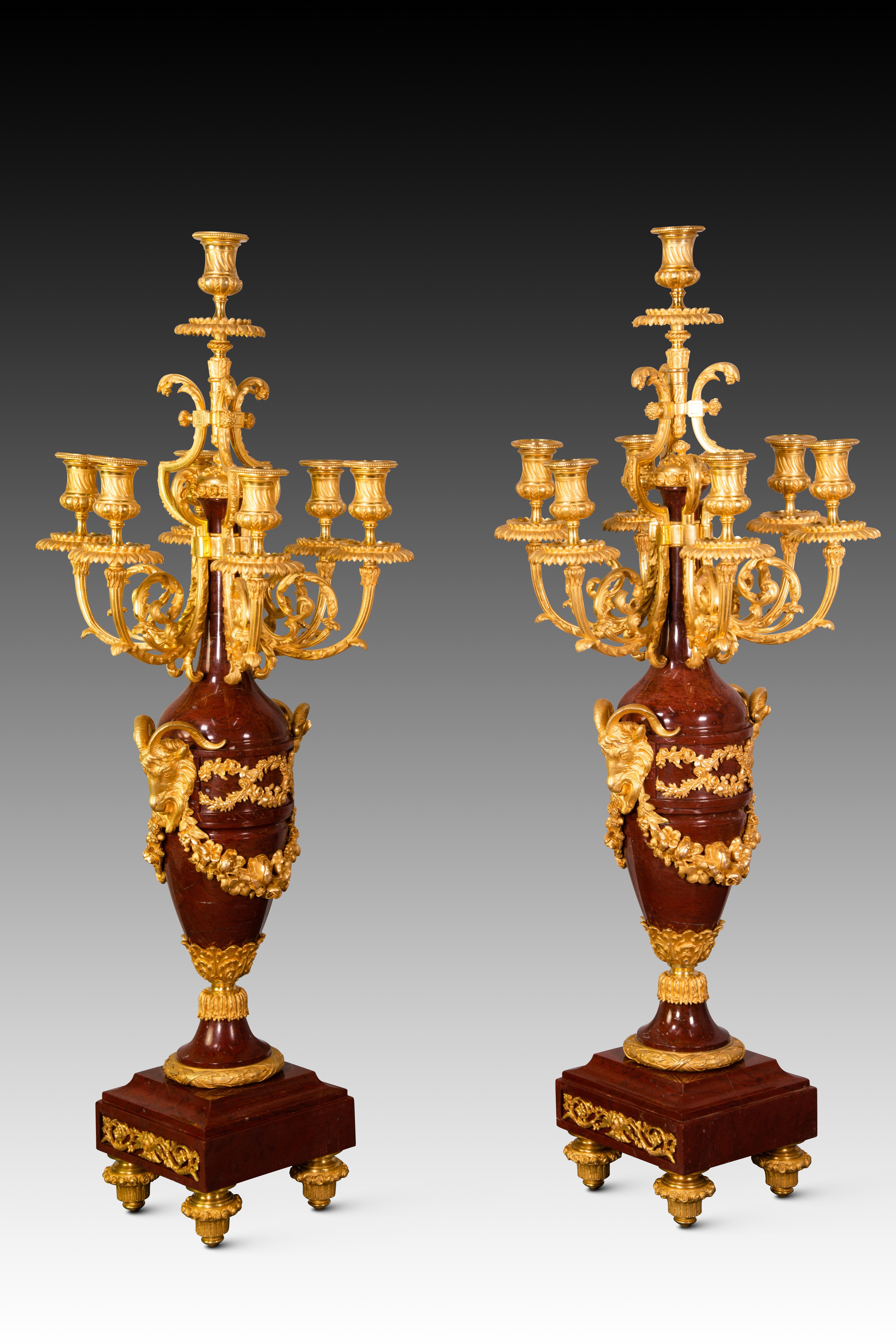 Pair of candelabras. Rouge Griotte marble, gilt bronze. France, 19th century In Good Condition For Sale In Madrid, ES