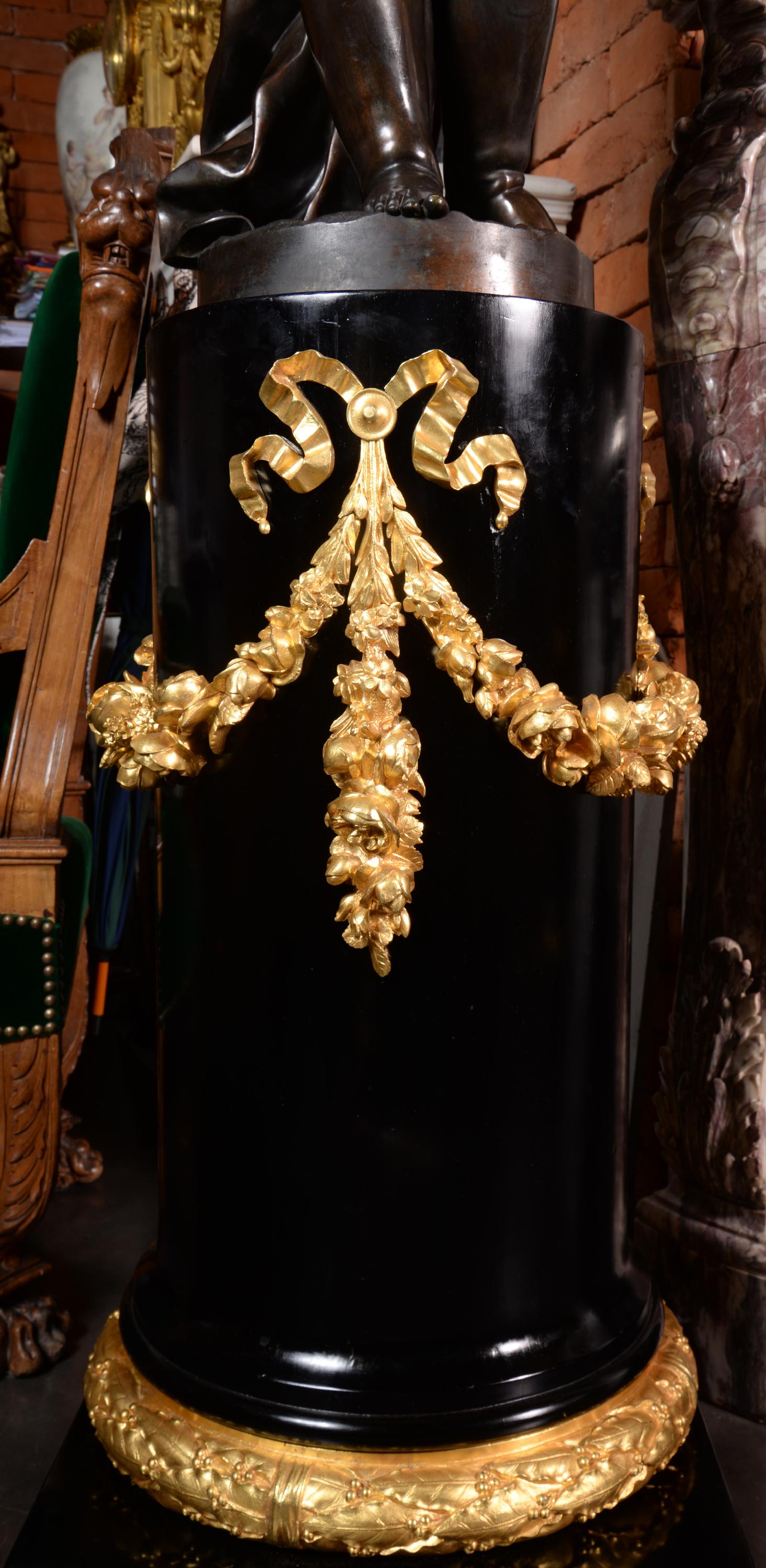 Coppia di candelabri a 9 luci in bronzo dorato, argentato e brunito in vendita 4