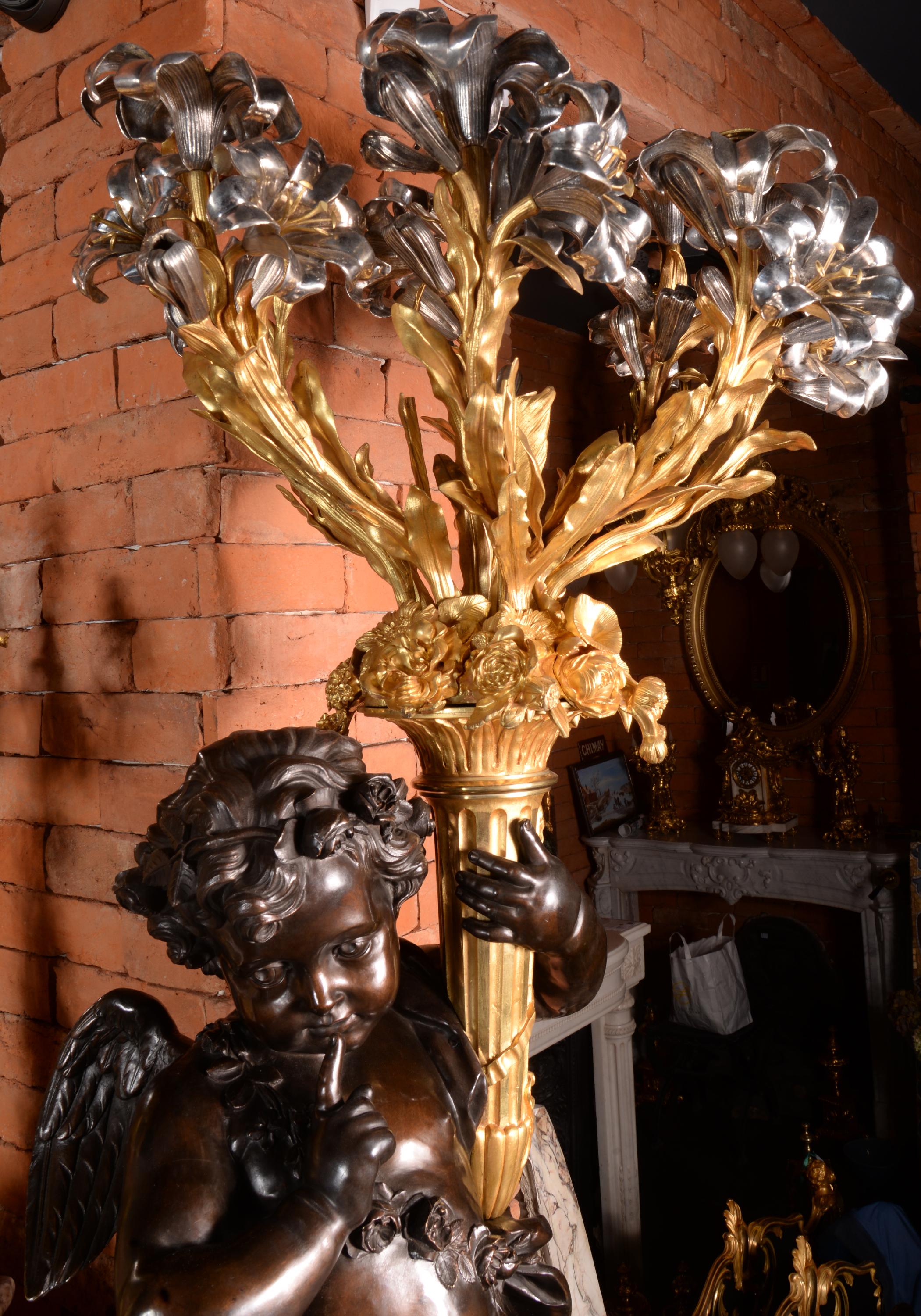 Coppia di candelabri a 9 luci in bronzo dorato, argentato e brunito in vendita 5