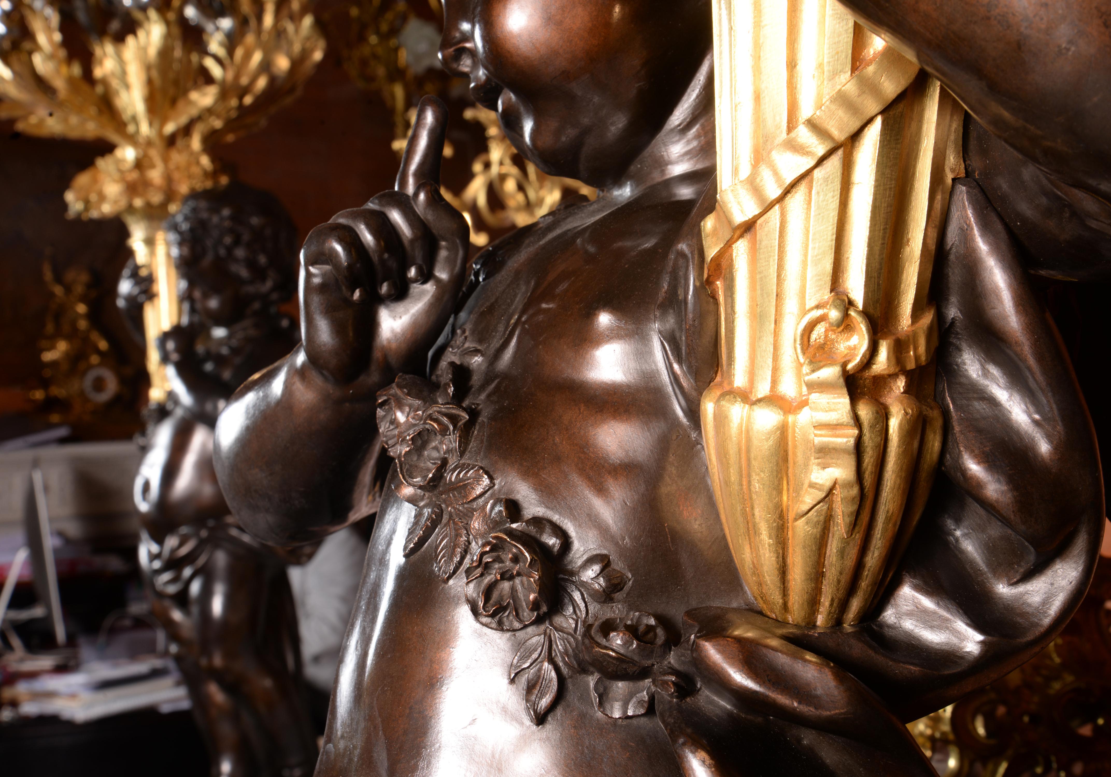 Coppia di candelabri a 9 luci in bronzo dorato, argentato e brunito in vendita 8