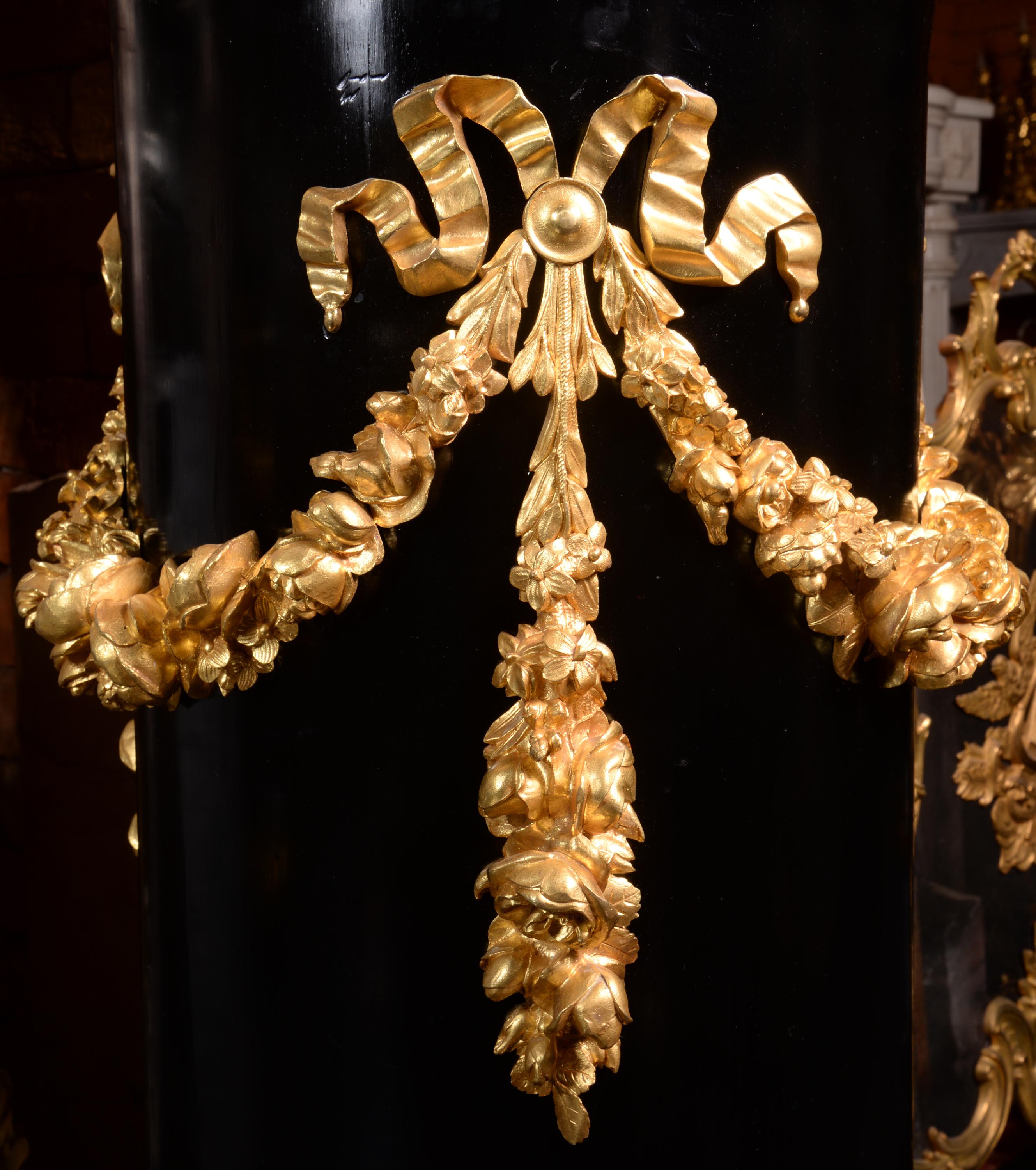 Coppia di candelabri a 9 luci in bronzo dorato, argentato e brunito in vendita 10