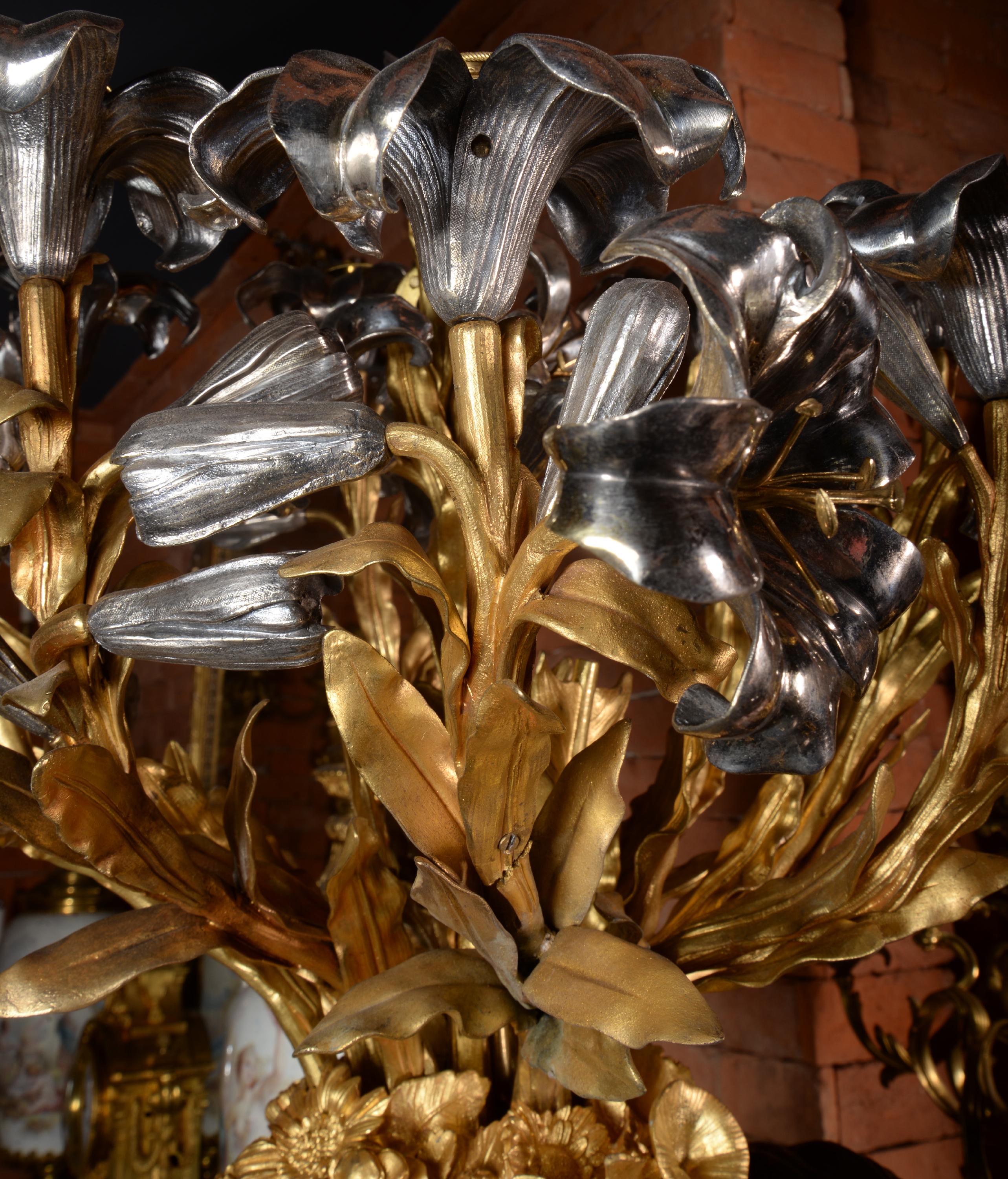 Coppia di candelabri a 9 luci in bronzo dorato, argentato e brunito In condizioni buone in vendita a SAINT-OUEN-SUR-SEINE, FR