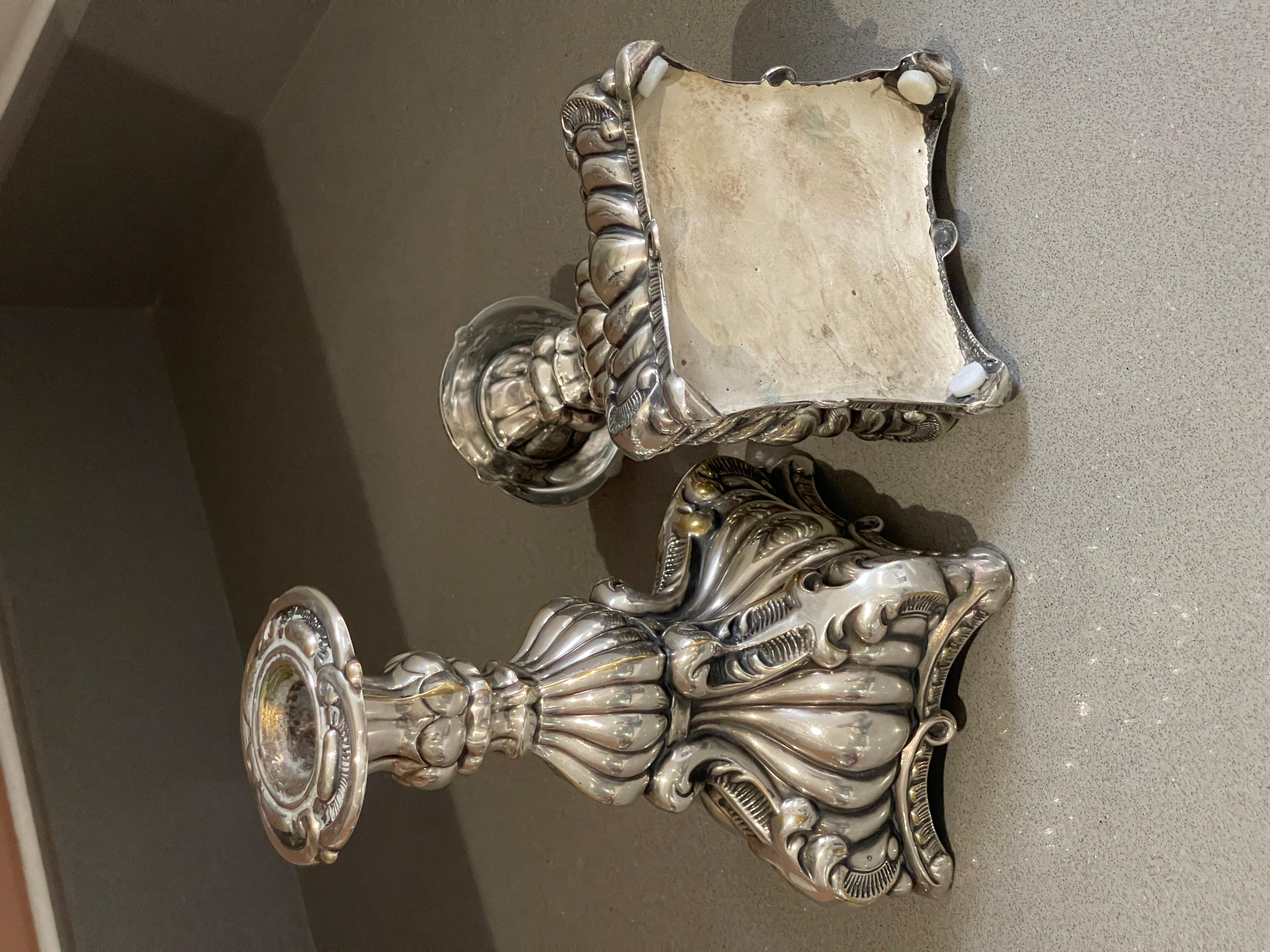 Paar antike Kerzenständer aus Silber im Rokoko-Stil mit Silber, dekorative 1930er Jahre im Angebot 1