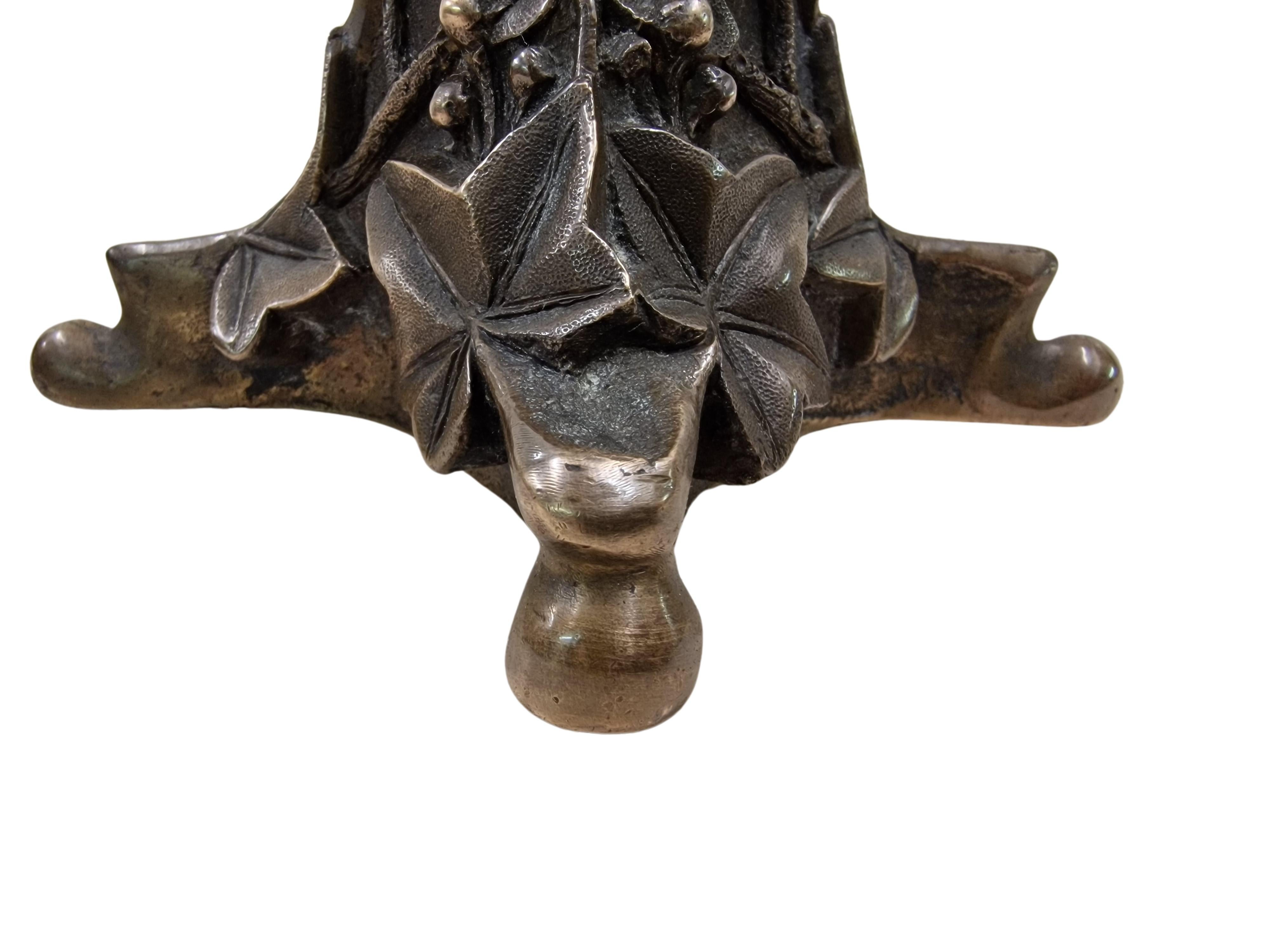 Pair of candle sticks holders, solid bronze, ivy decor, Art Nouveau 1890, Europe In Good Condition For Sale In Wien, AT