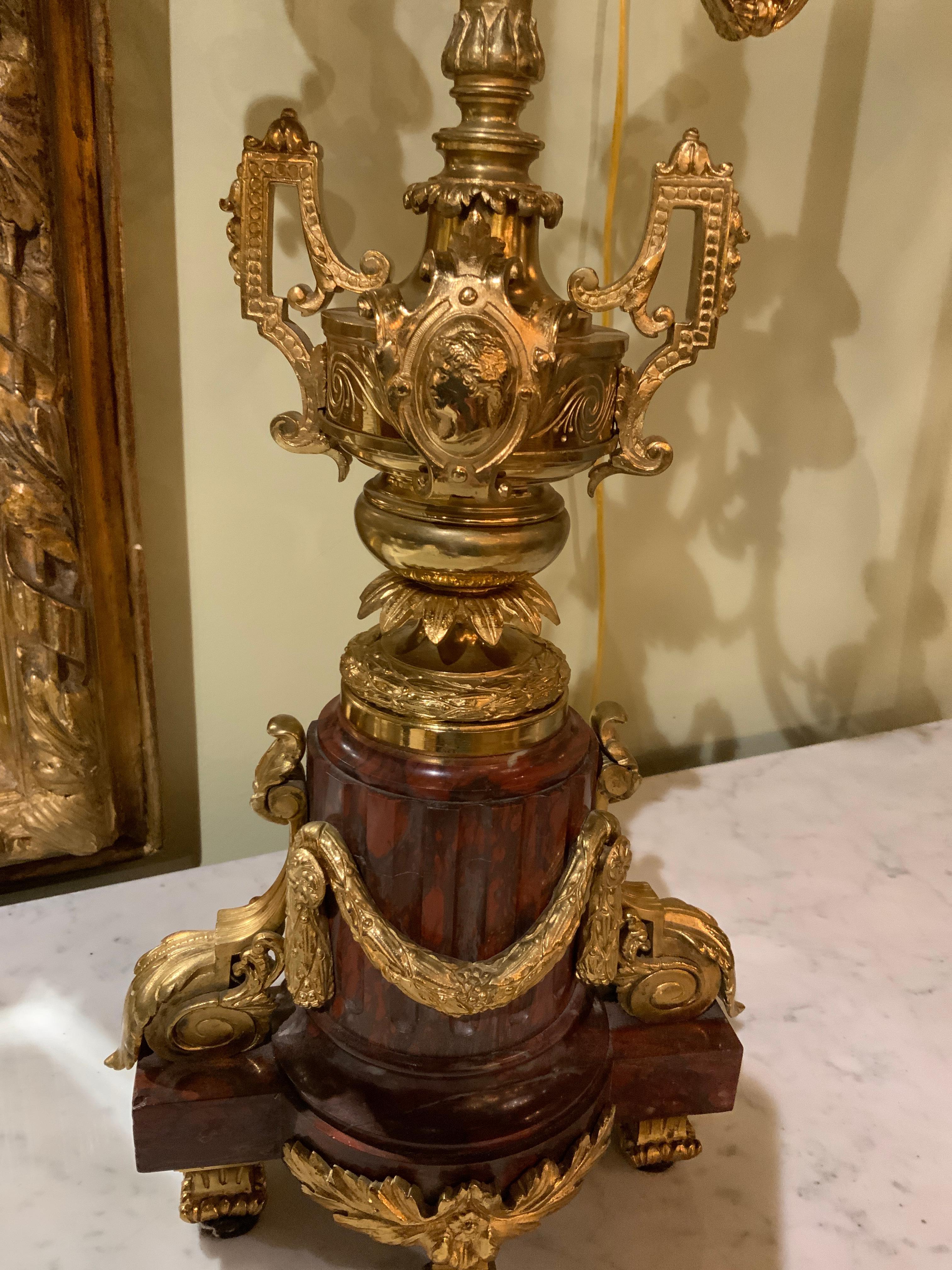 Francese Coppia di candelabri in vendita
