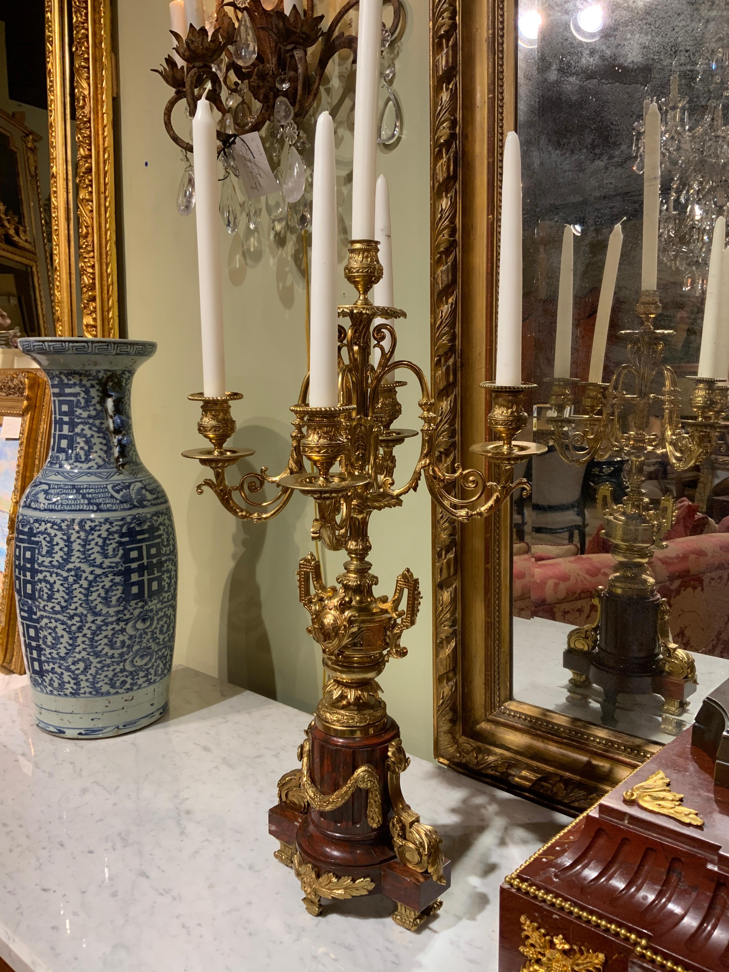 Coppia di candelabri In condizioni ottime in vendita a Houston, TX