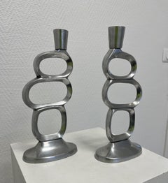 Paire de bougeoirs de Matthew Hilton.