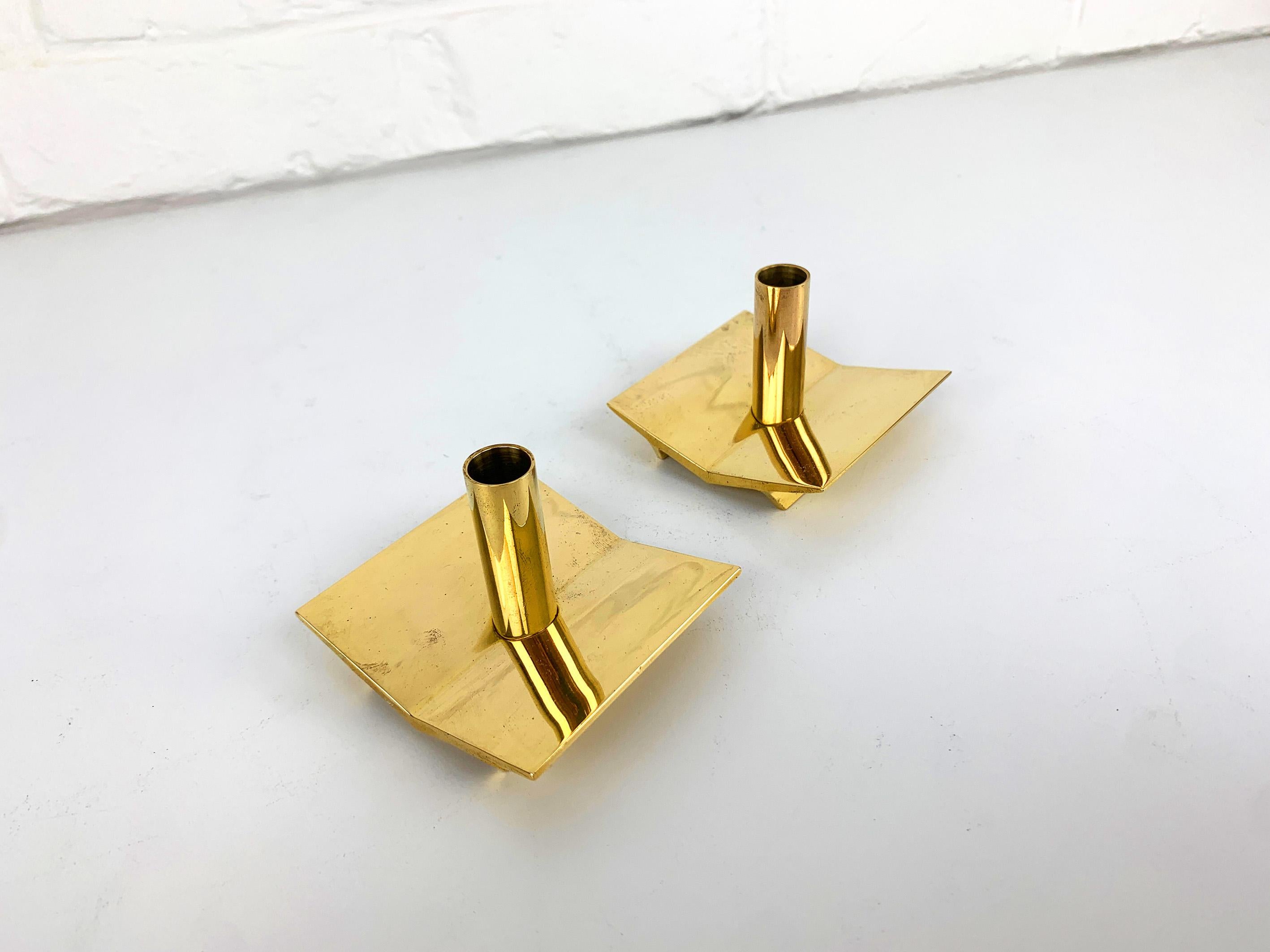 Scandinavian Modern Pair of Candleholders N°70 in Brass by Pierre Forsell for Skultuna Sweden 1960s For Sale