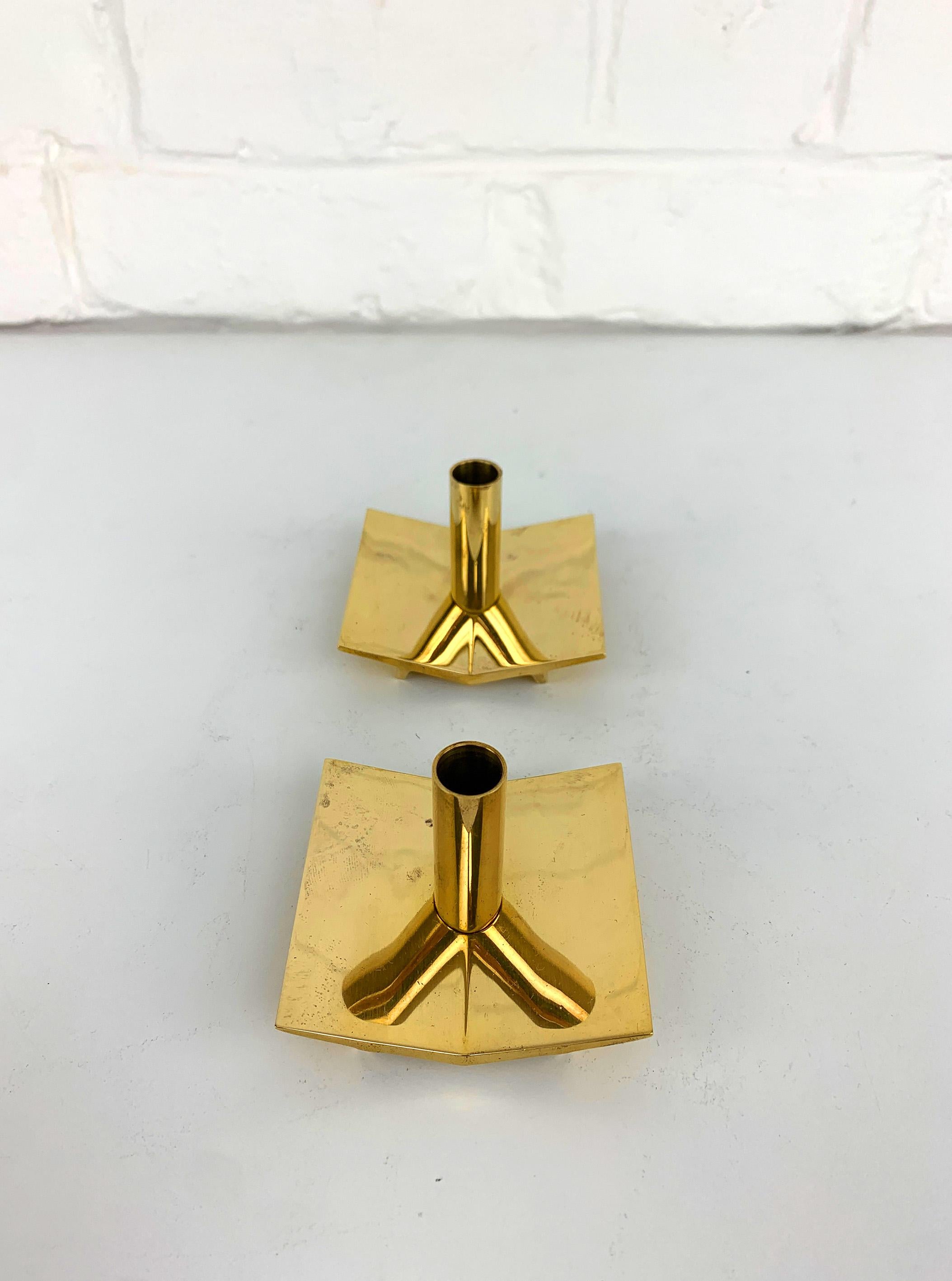Pair of Candleholders N°70 in Brass by Pierre Forsell for Skultuna Sweden 1960s In Good Condition For Sale In Vorst, BE
