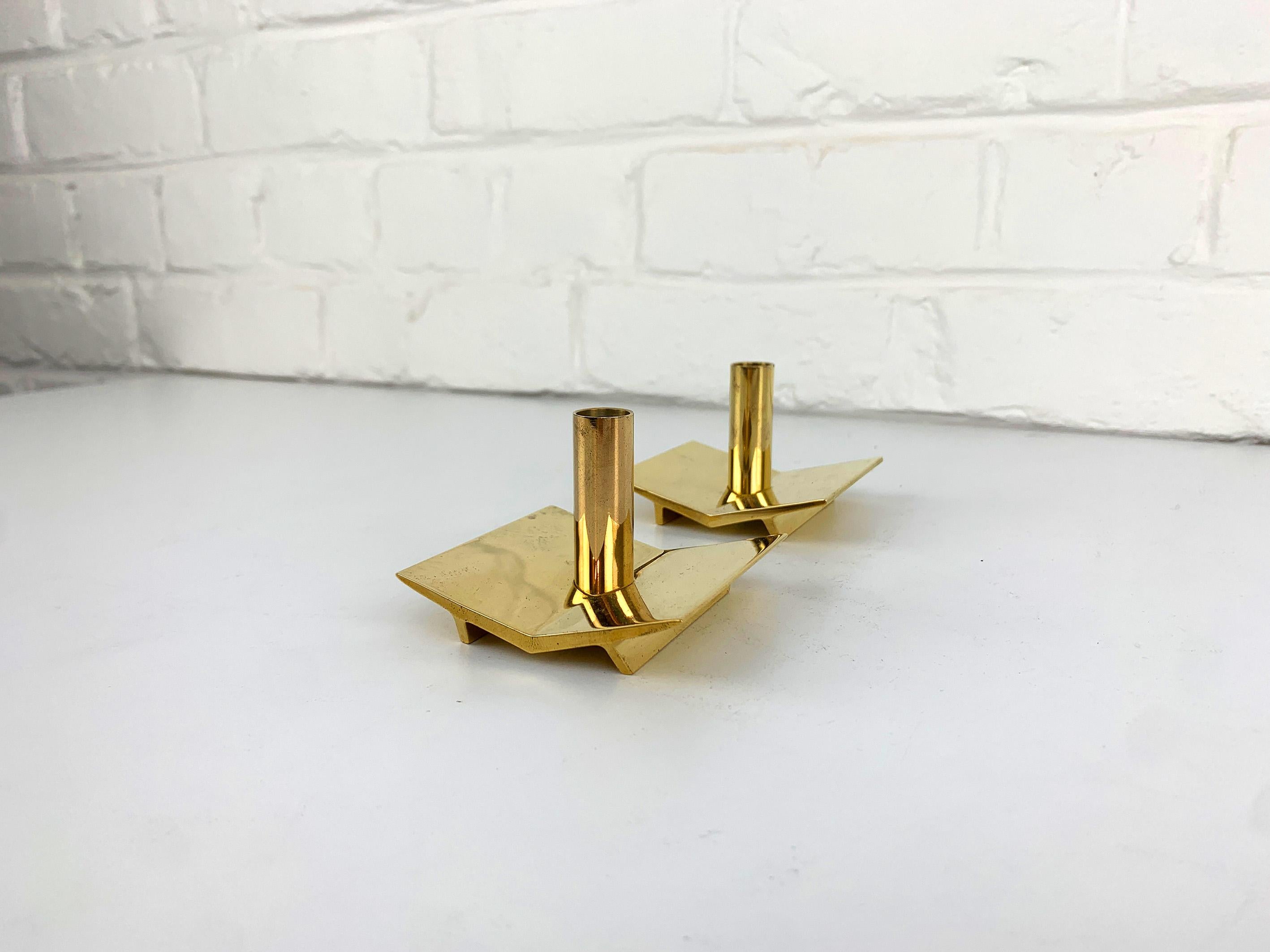20th Century Pair of Candleholders N°70 in Brass by Pierre Forsell for Skultuna Sweden 1960s For Sale
