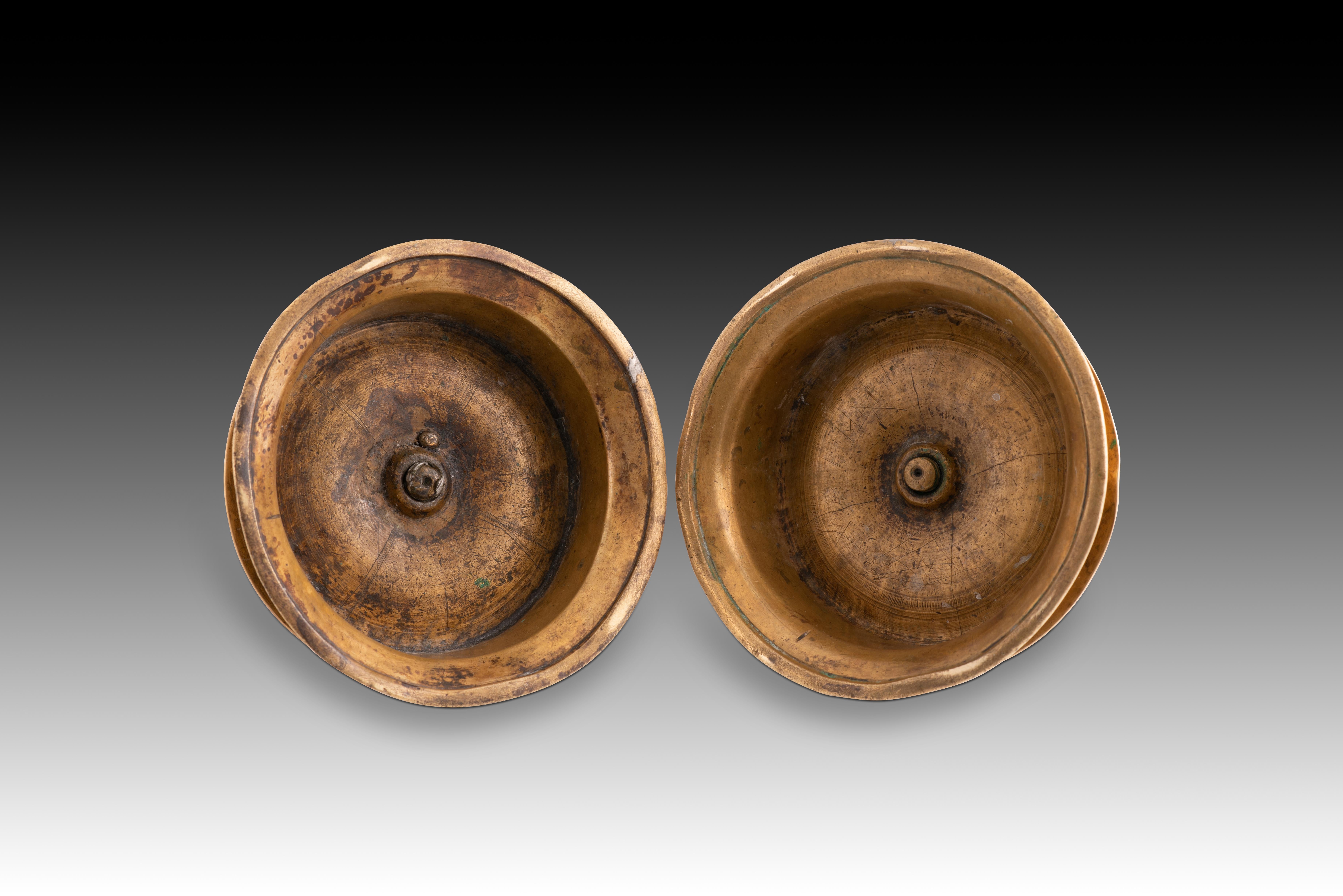 Spagnolo Coppia di candelieri. Bronzo. XVI secolo. in vendita