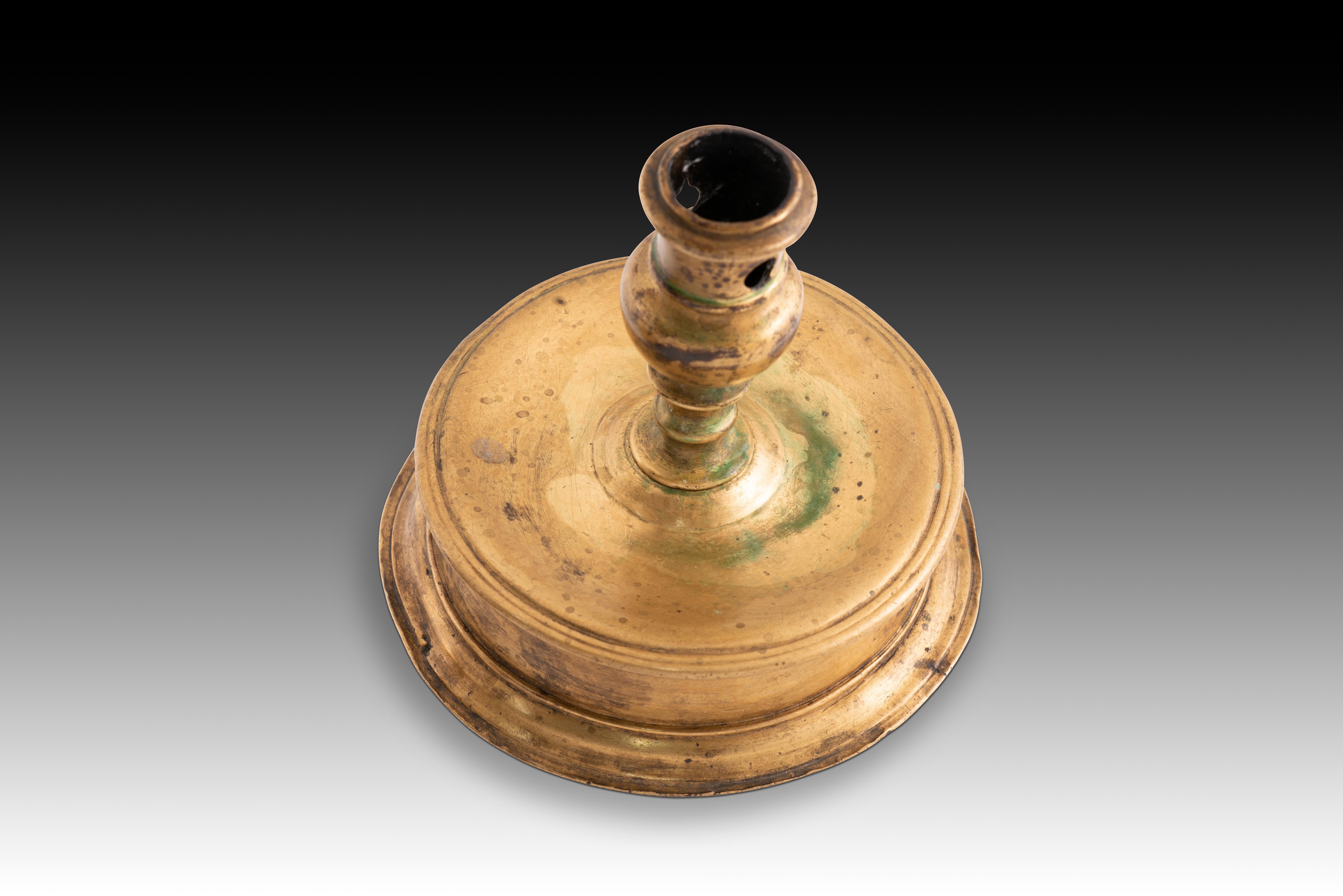 Coppia di candelieri. Bronzo. XVI secolo. in vendita 1