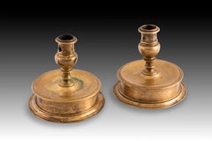 Pareja de candelabros. Bronce. Siglo XVI.