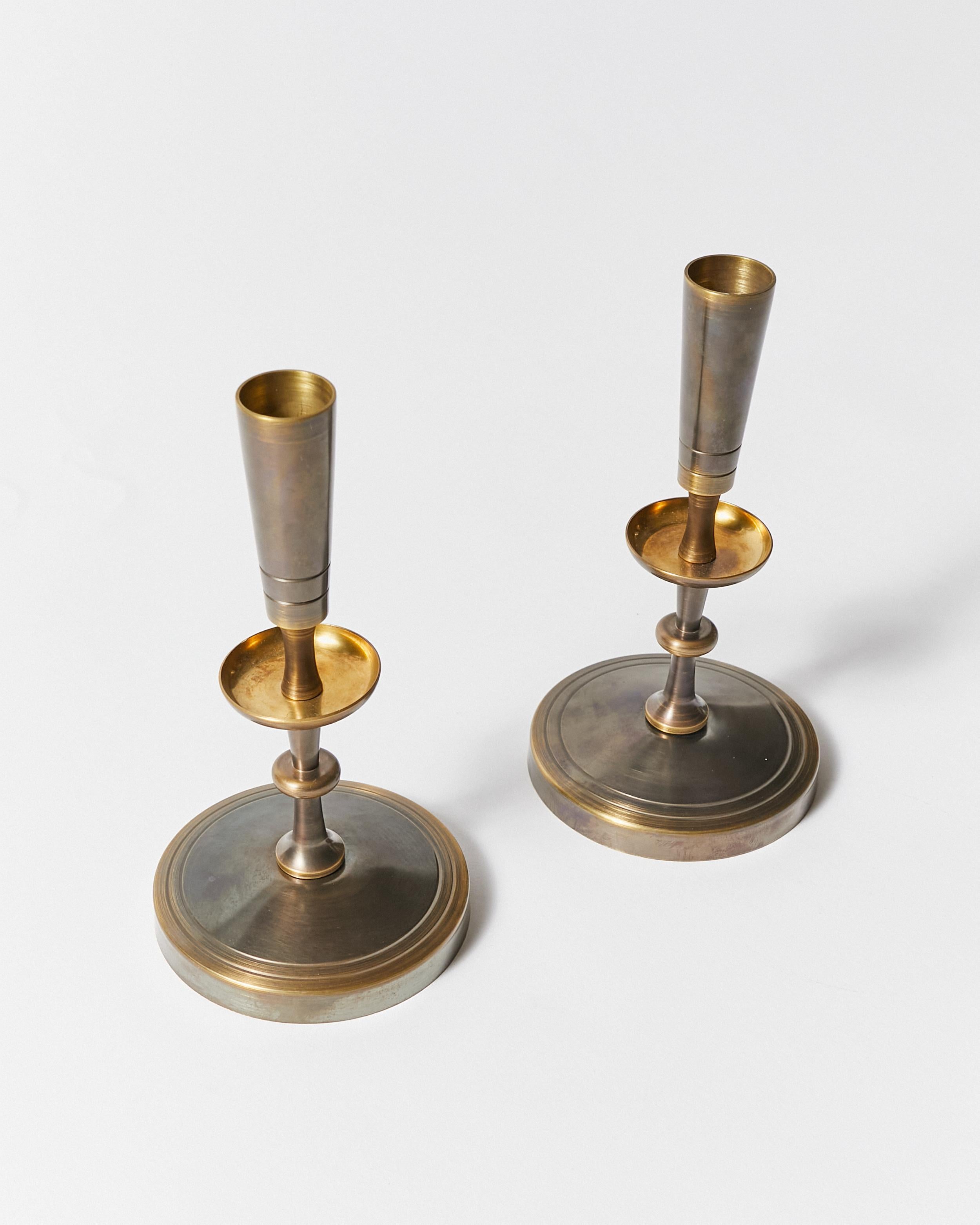 Mid-Century Modern Pair of Candlesticks by Tommy Parzinger for Dorlyn-Silversmiths For Sale