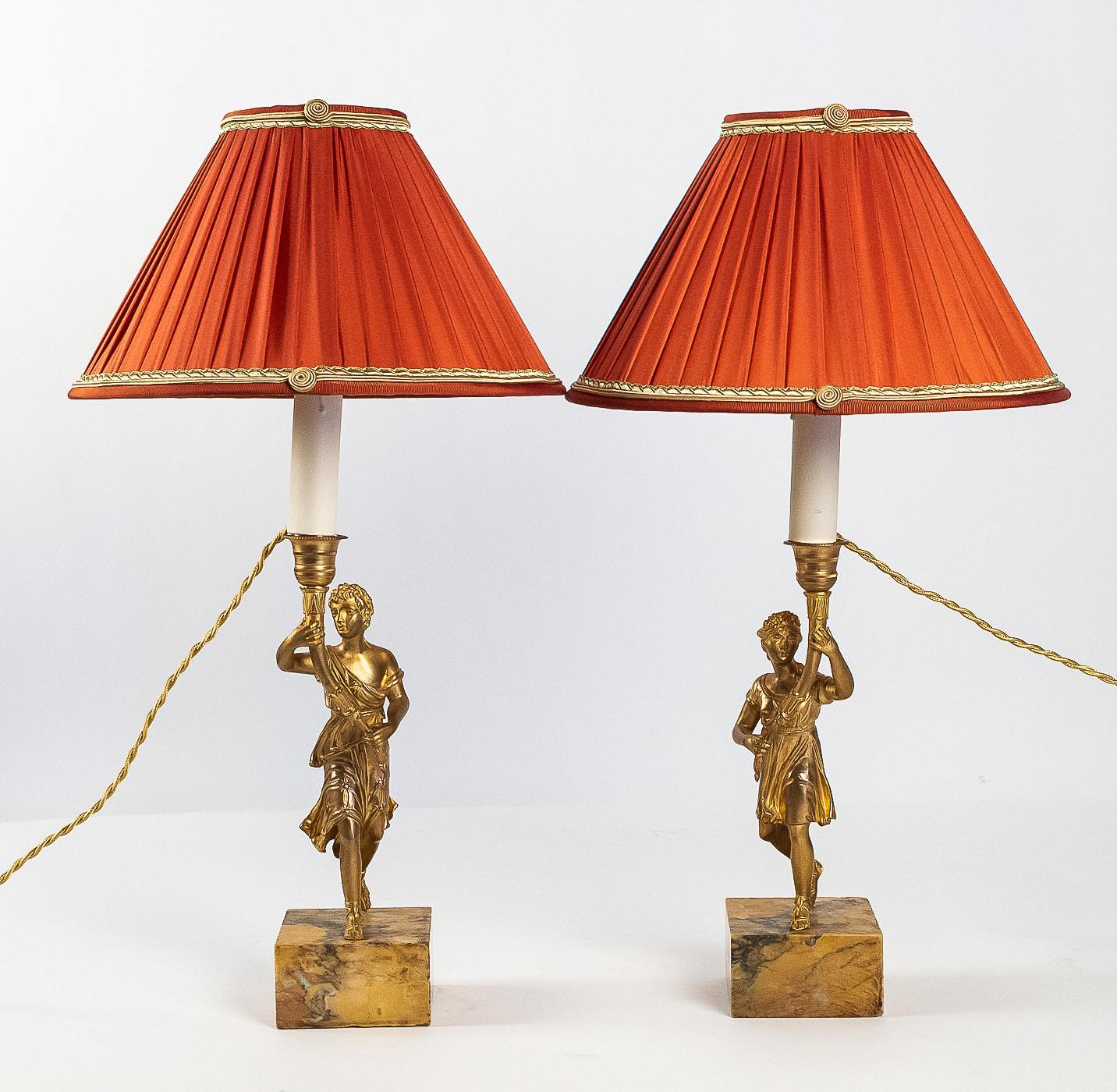 Pair of candlesticks converted in table lamps with gilt bronze characters, circa 1850

An elegant and decorative pair of candlesticks converted in table-lamps, depicting a couple of antique characters in finely chiseled gilt bronze. Our