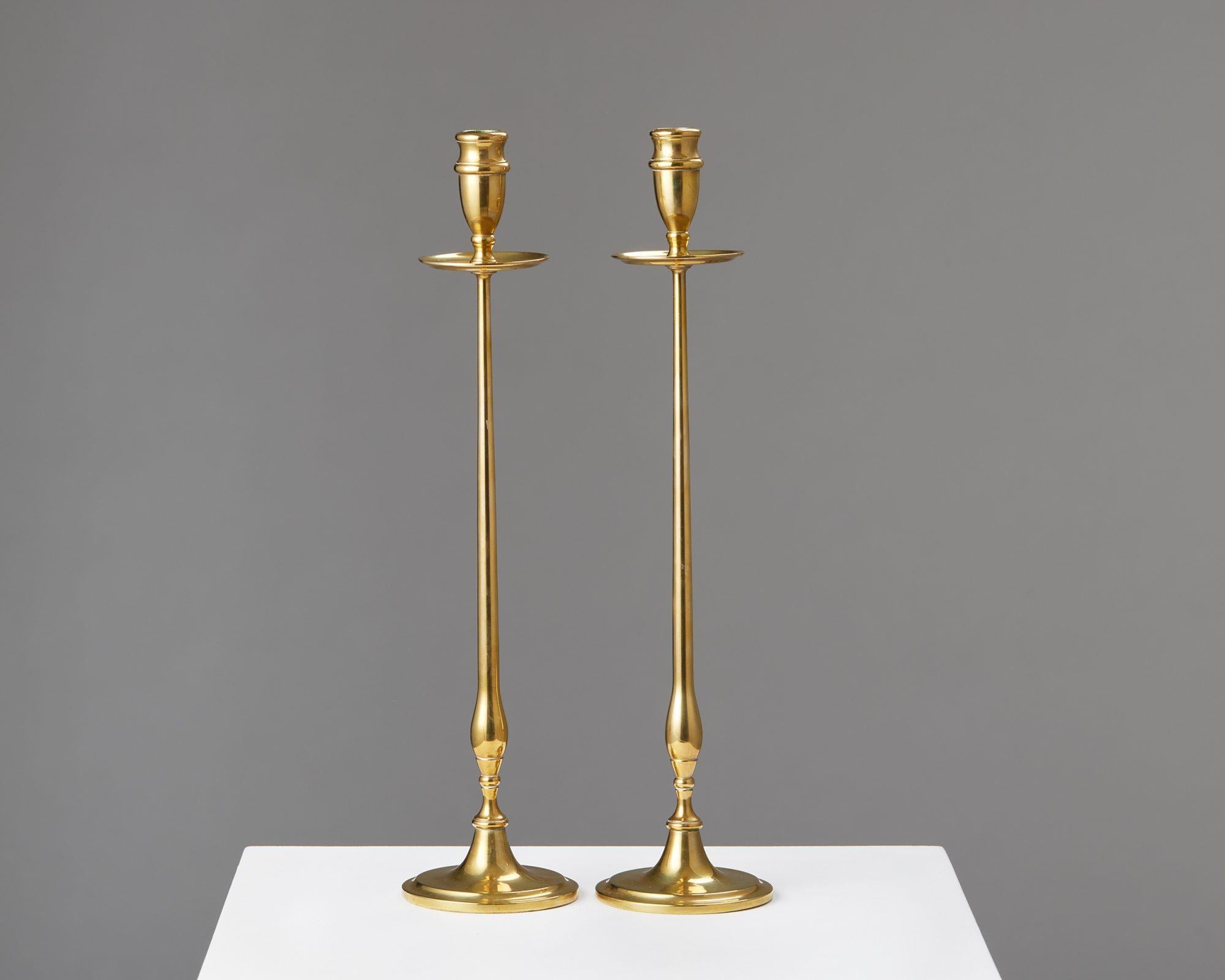 Pair of candlesticks designed for Svenskt Tenn,
Sweden, 1950s.

Brass.

Stamped.

H: 40 cm
Diameter: 9 cm.