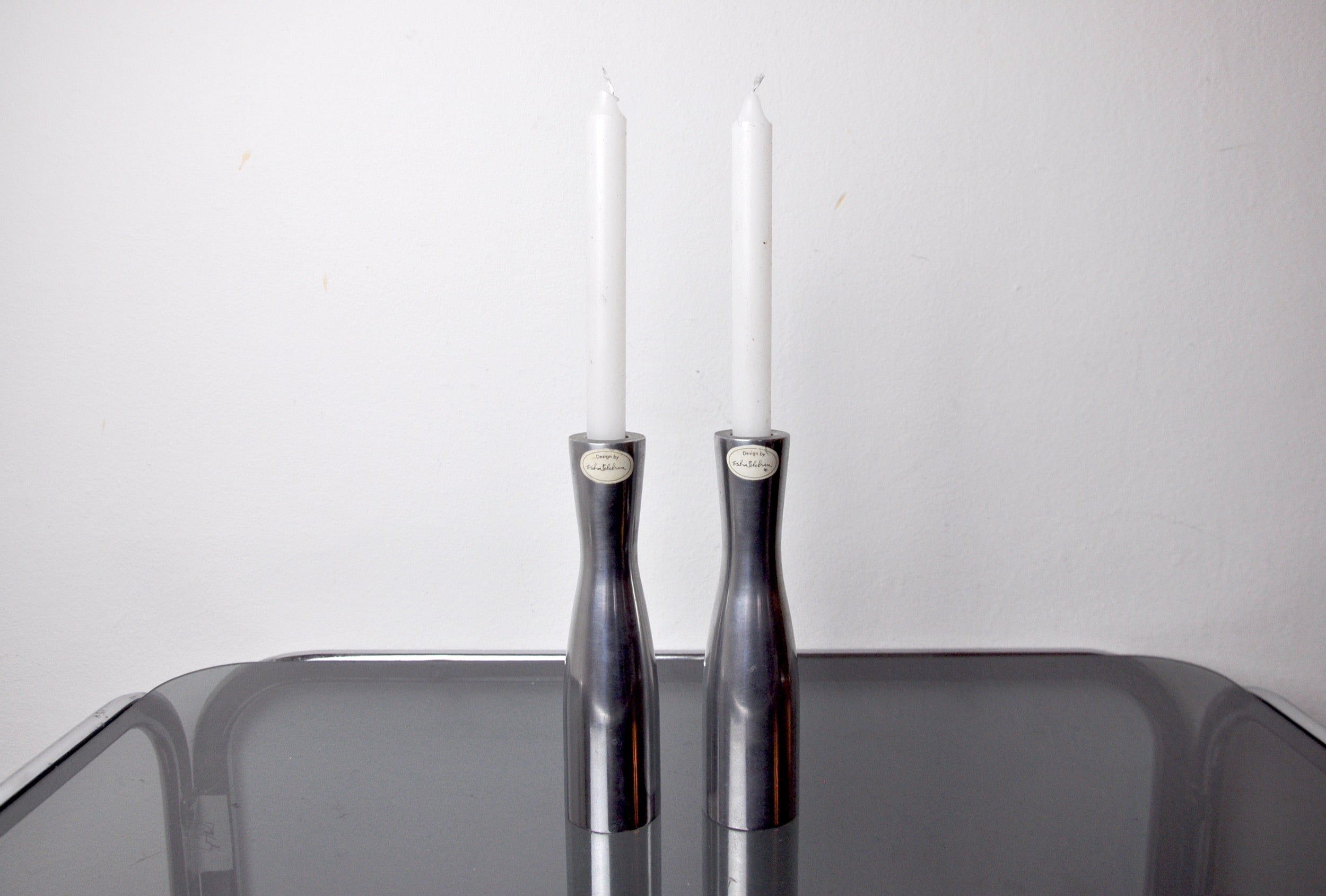 Very nice pair of abstract modernism candle holders, made of solid and heavy polished steel.

An elegant scandinavian design, conceived in the early 90s by the famous designer erika pekkari.

Design objects that will perfectly decorate your