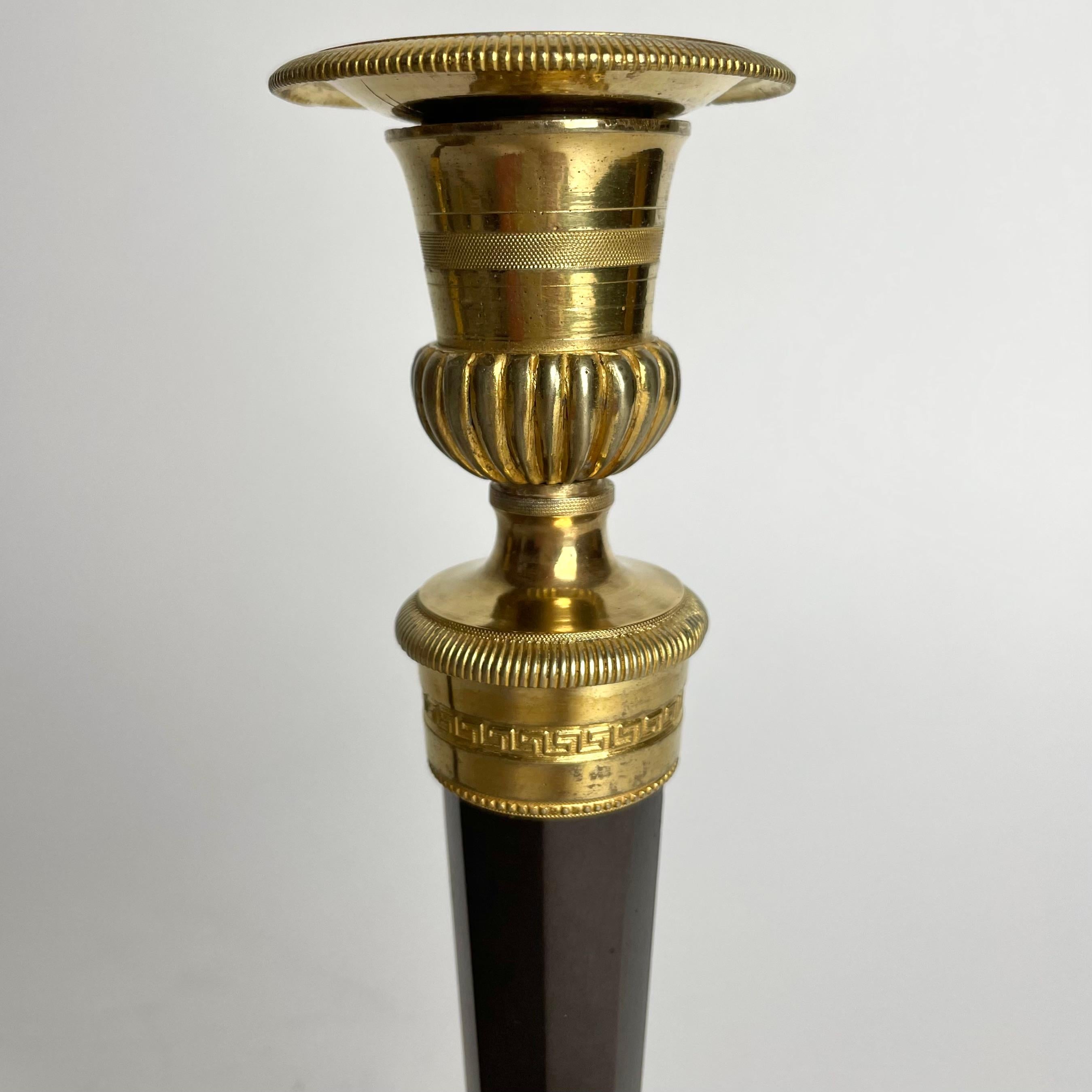 Pair of Candlesticks in gilded and darkpatinated bronze. Directoire circa 1795 For Sale 3