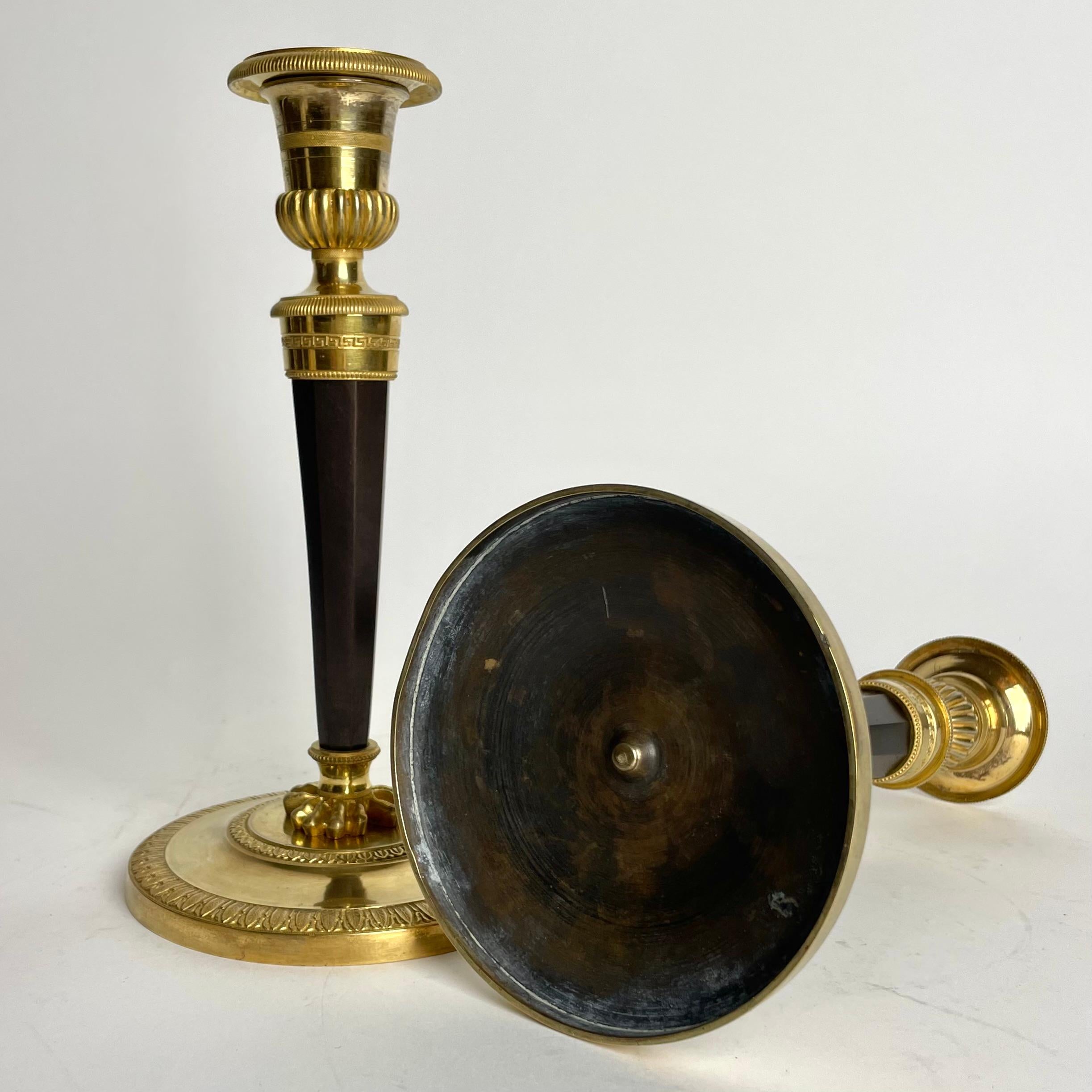Pair of Candlesticks in gilded and darkpatinated bronze. Directoire circa 1795 For Sale 5
