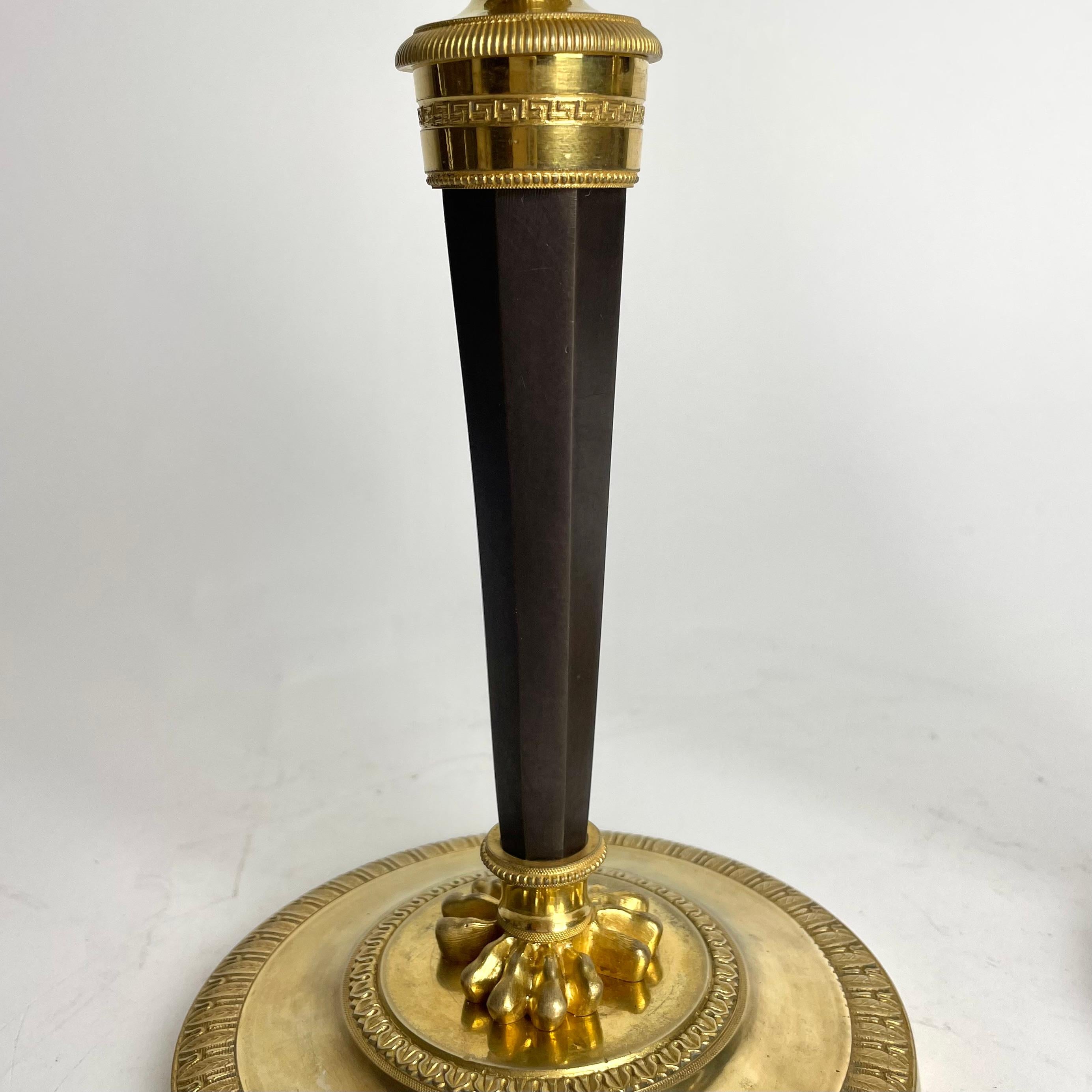 Pair of Candlesticks in gilded and darkpatinated bronze. Directoire circa 1795 In Good Condition For Sale In Knivsta, SE