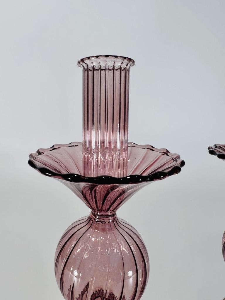 italien Paire de bougeoirs en verre de Murano attribués à Salviati vers 1930 en vente