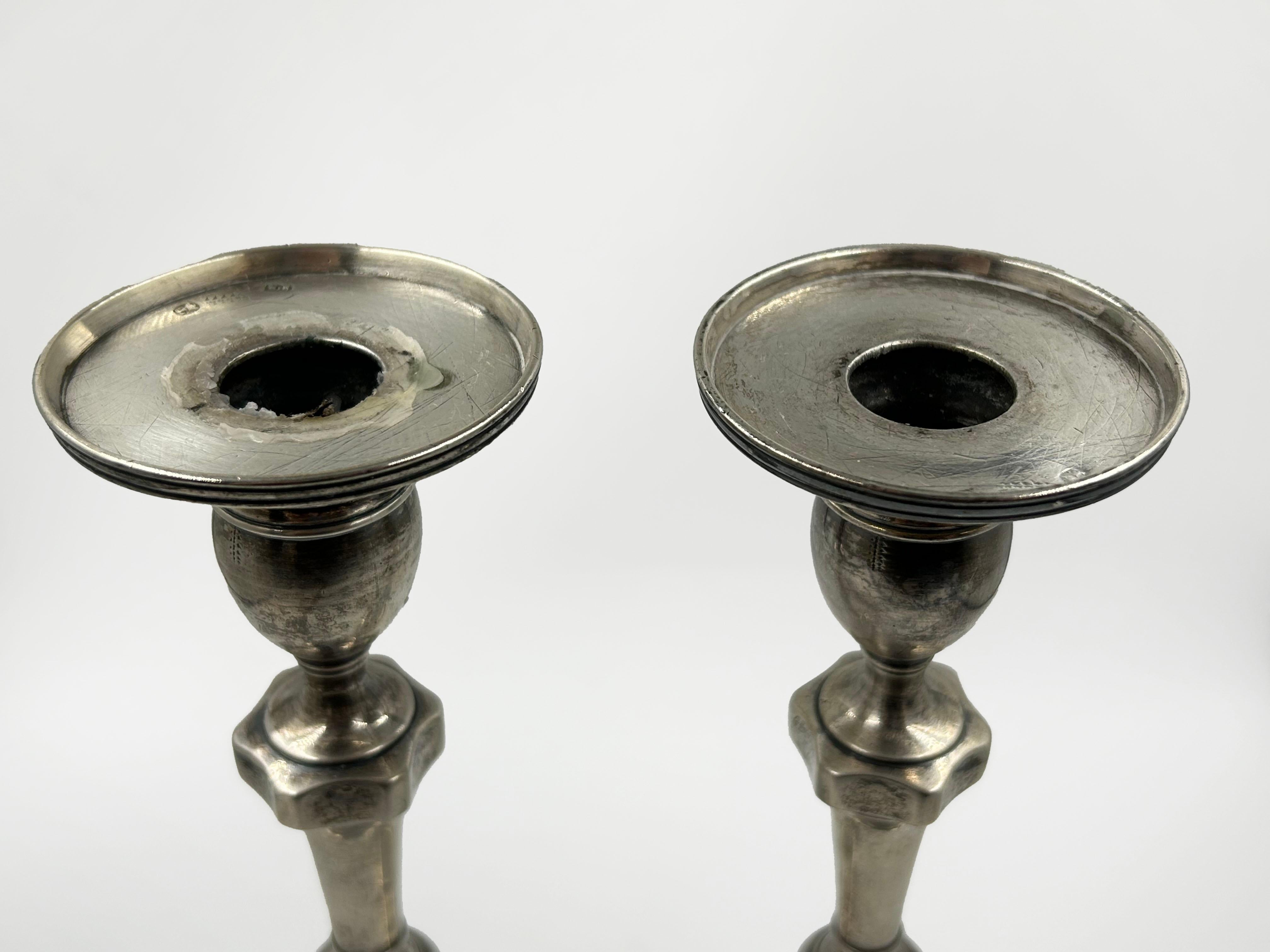 Portoghese Coppia di candelieri in argento portoghese, circa 19° secolo. in vendita