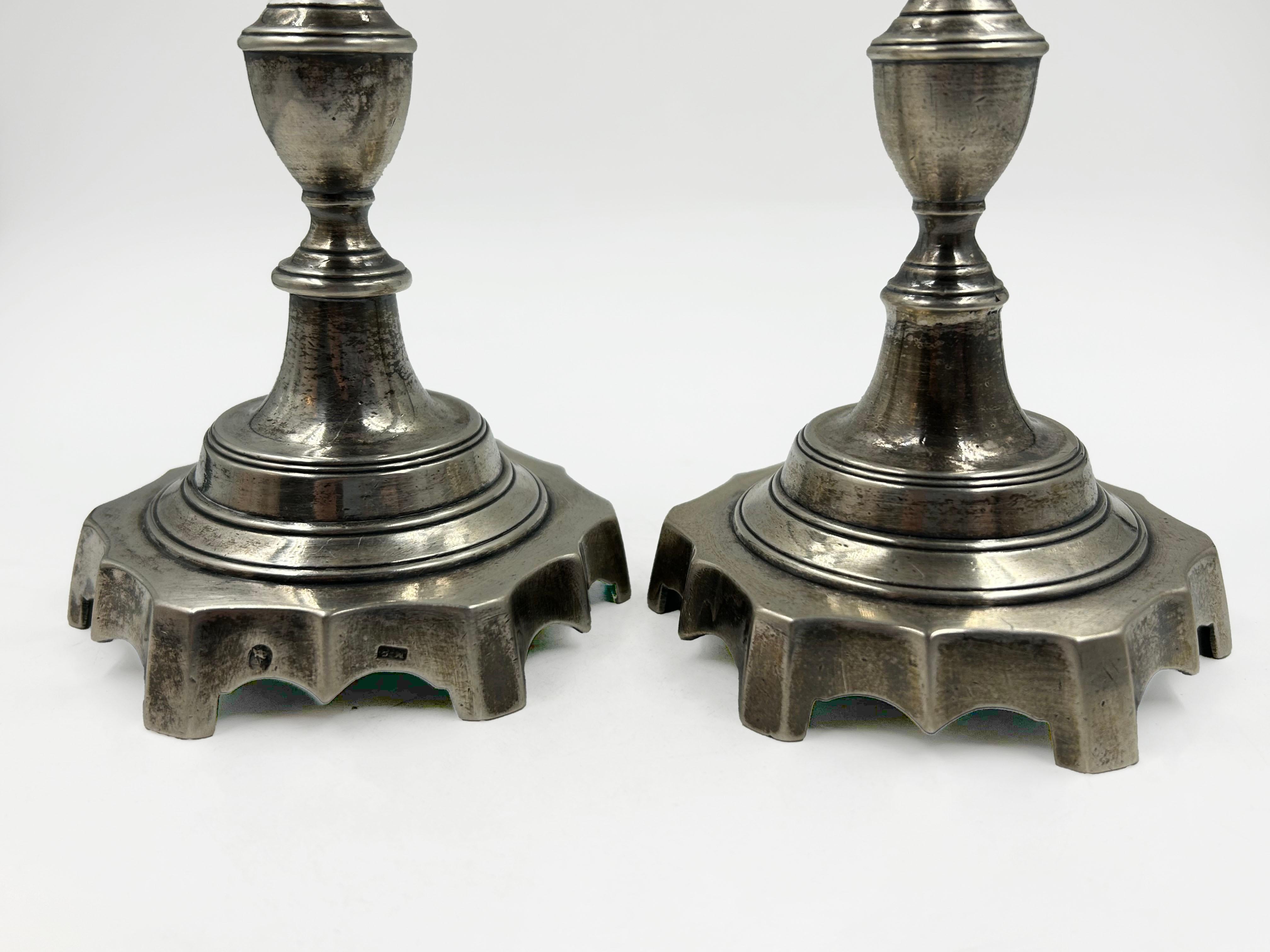 Fatto a mano Coppia di candelieri in argento portoghese, circa 19° secolo. in vendita