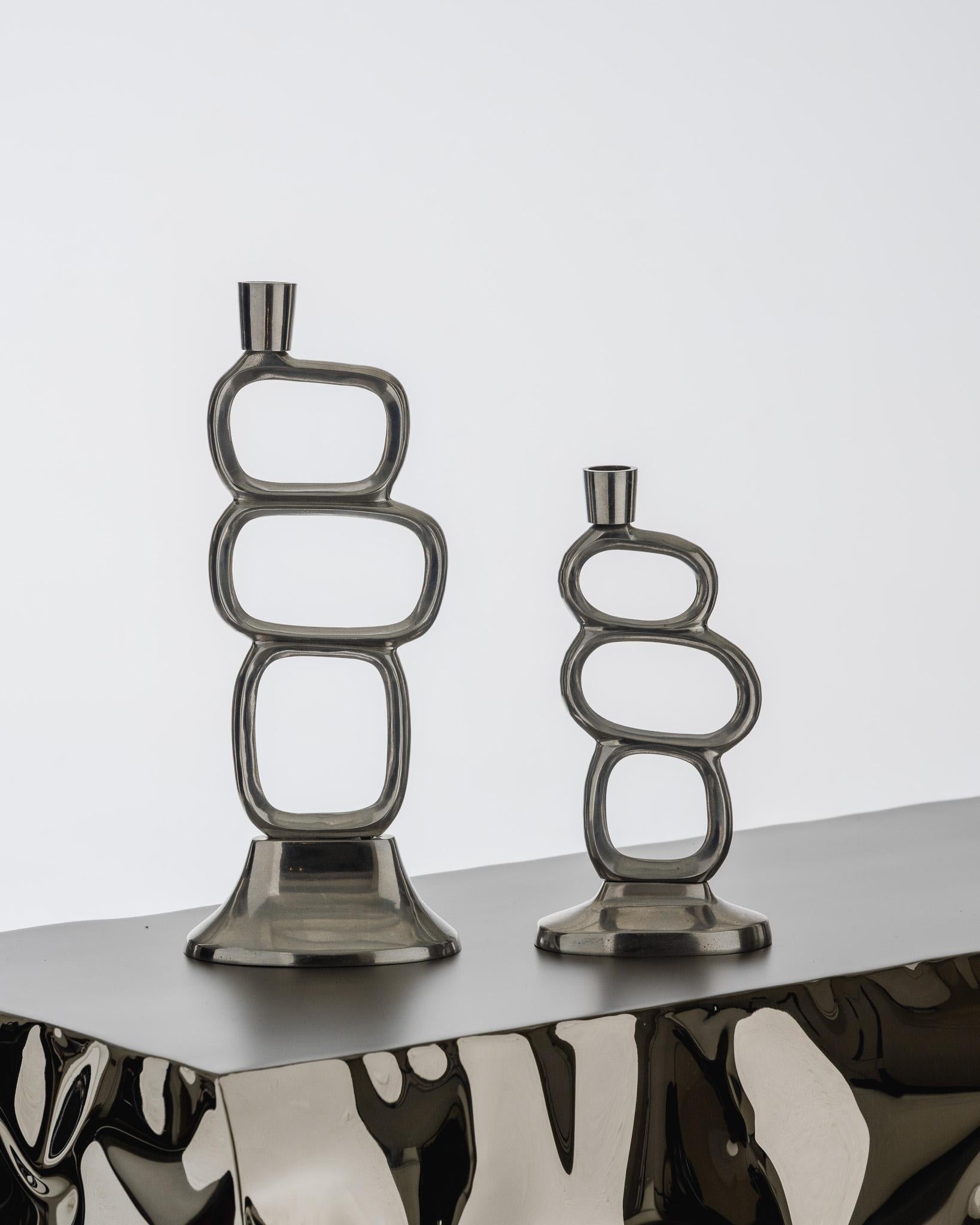 Paar Vintage-Aluminium-Kerzenleuchter des englischen Designers Matthew Hilton, 1980er Jahre.
Englische Arbeit. Erstklassiger Zustand.

DV4725
