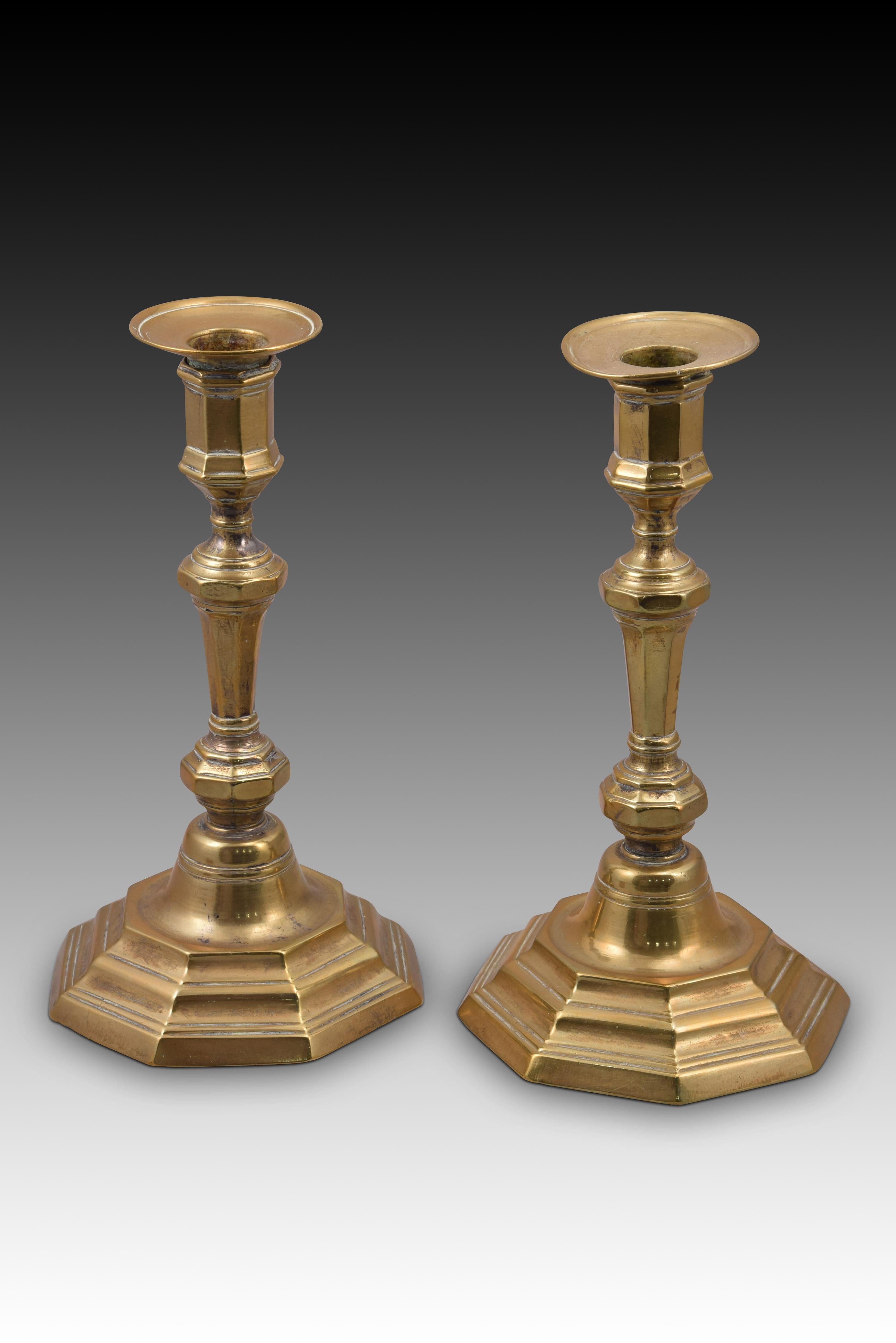 Neoclassical Pair of candlesticks or candle holders. Bronze. 18th century. For Sale