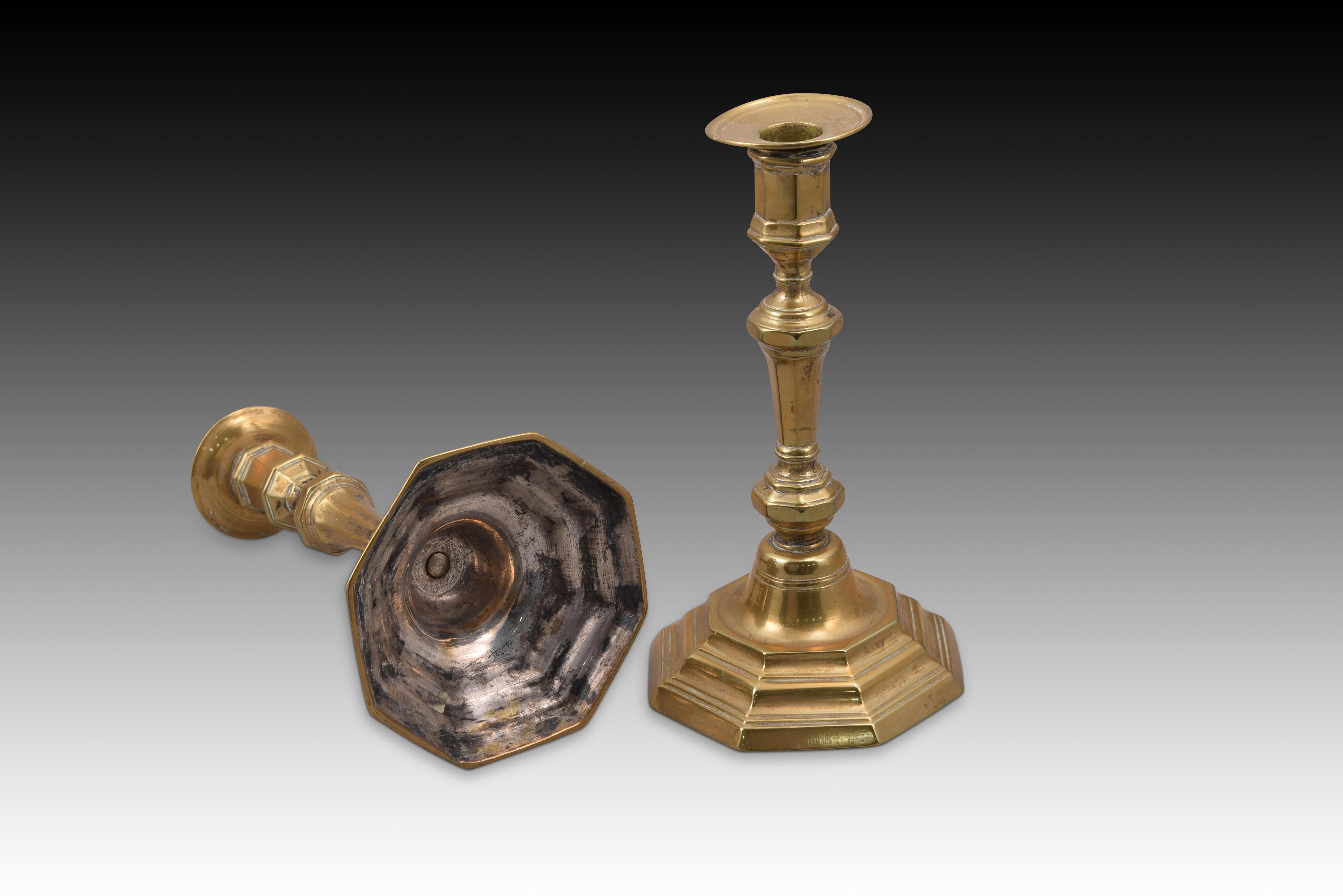 18th Century and Earlier Pair of candlesticks or candle holders. Bronze. 18th century. For Sale