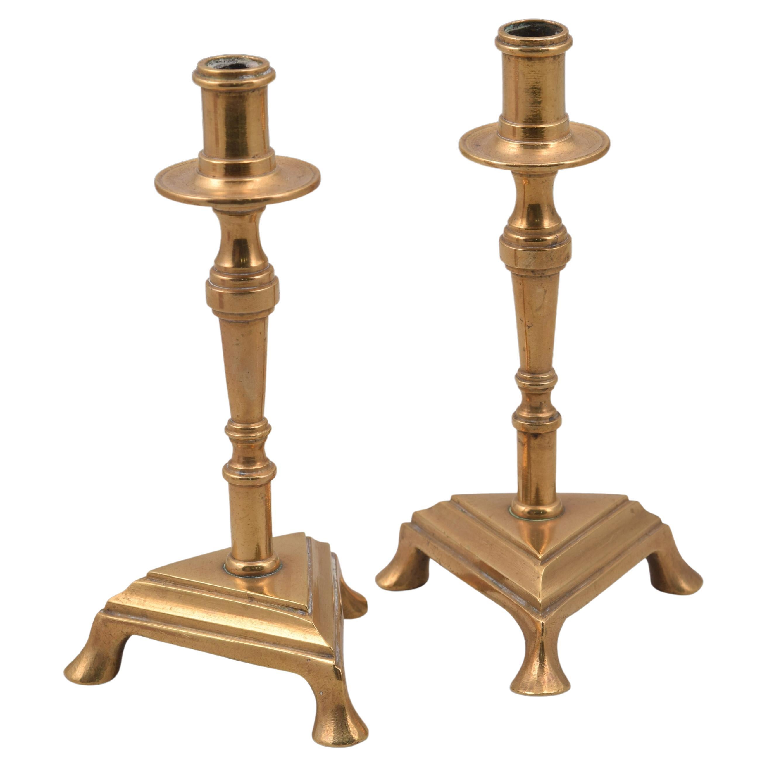 Paire de chandeliers ou bougeoirs, bronze, 19e siècle