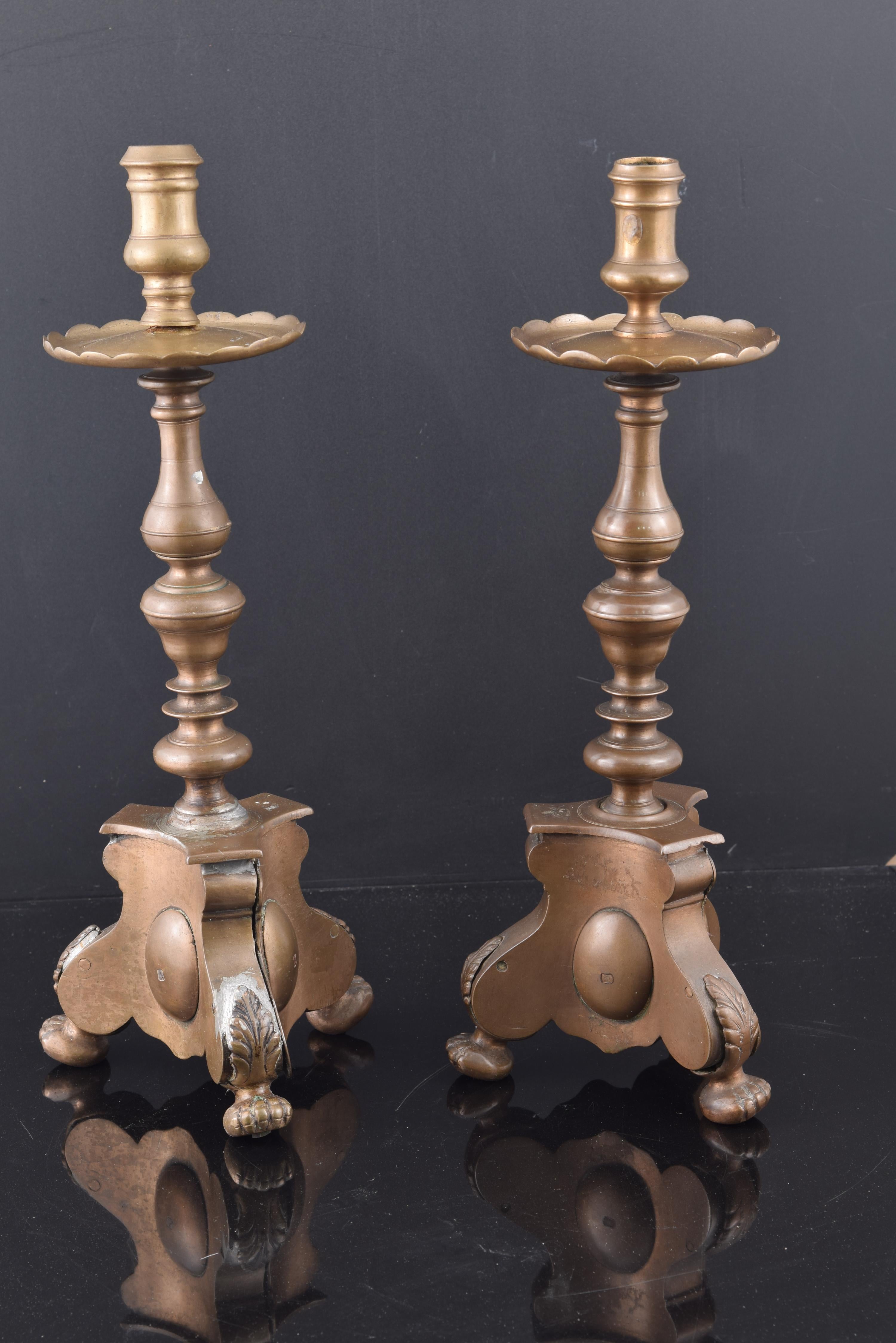 Paar Kerzenständer oder Kerzenhalter, Bronze, 18. Jahrhundert (Neoklassisch) im Angebot