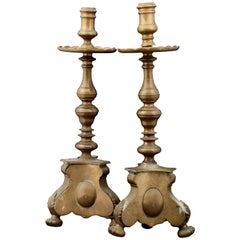 Paire de chandeliers ou bougeoirs en bronze, 18ème siècle