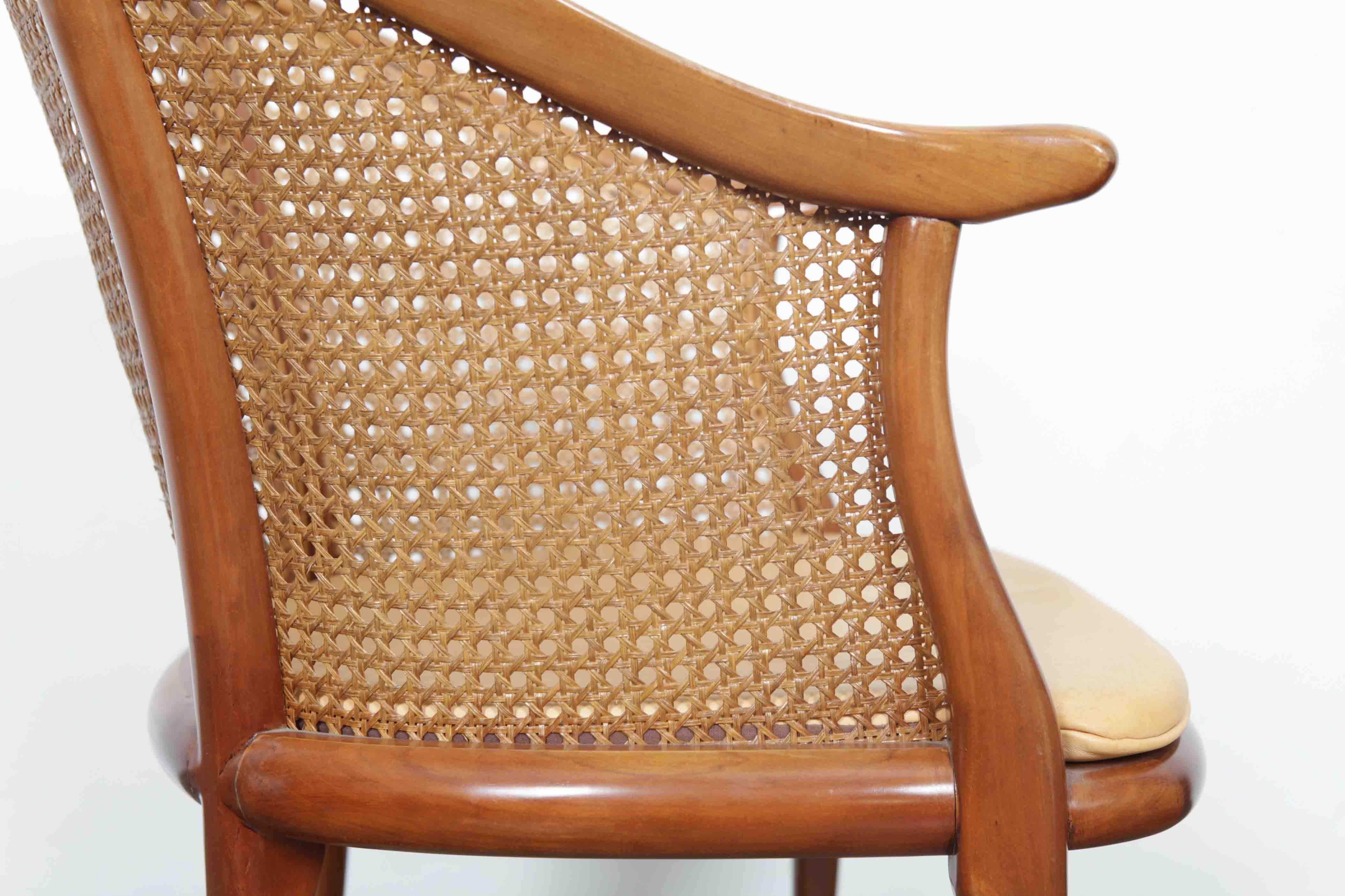Pair of Cane and Leather Italian Chairs with Cherrywood Frames im Zustand „Gut“ in North Hollywood, CA
