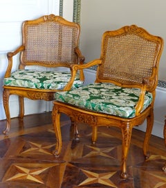 Paire de fauteuils cannés - époque Louis XV - XVIIIe siècle