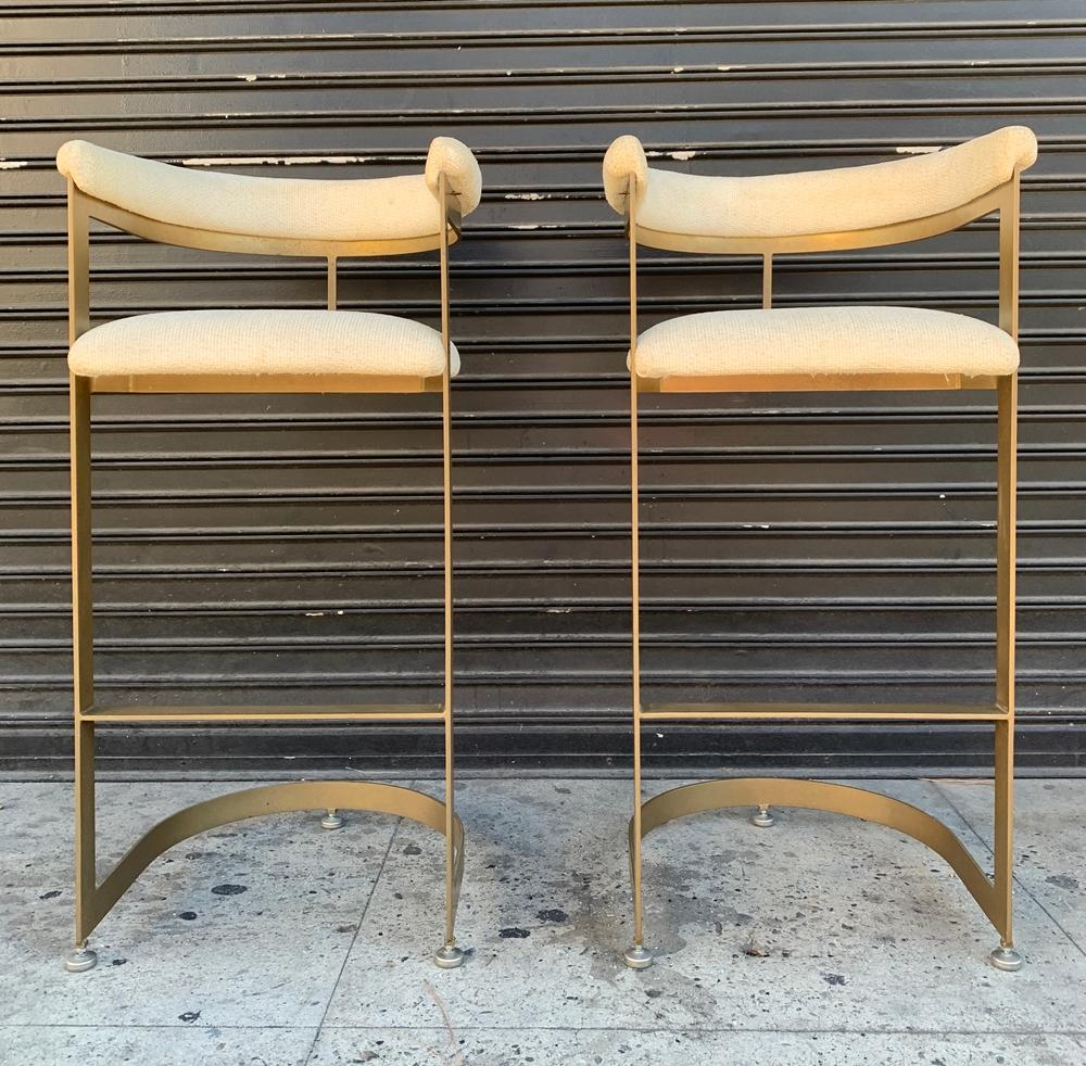 We have a total of 6 stools.

Pair of cantilever barstools designed and manufactured in the 1960s for a home in orange county California.

The stools have beautiful architectural lines, solidly built and very comfortable. The stools are made in