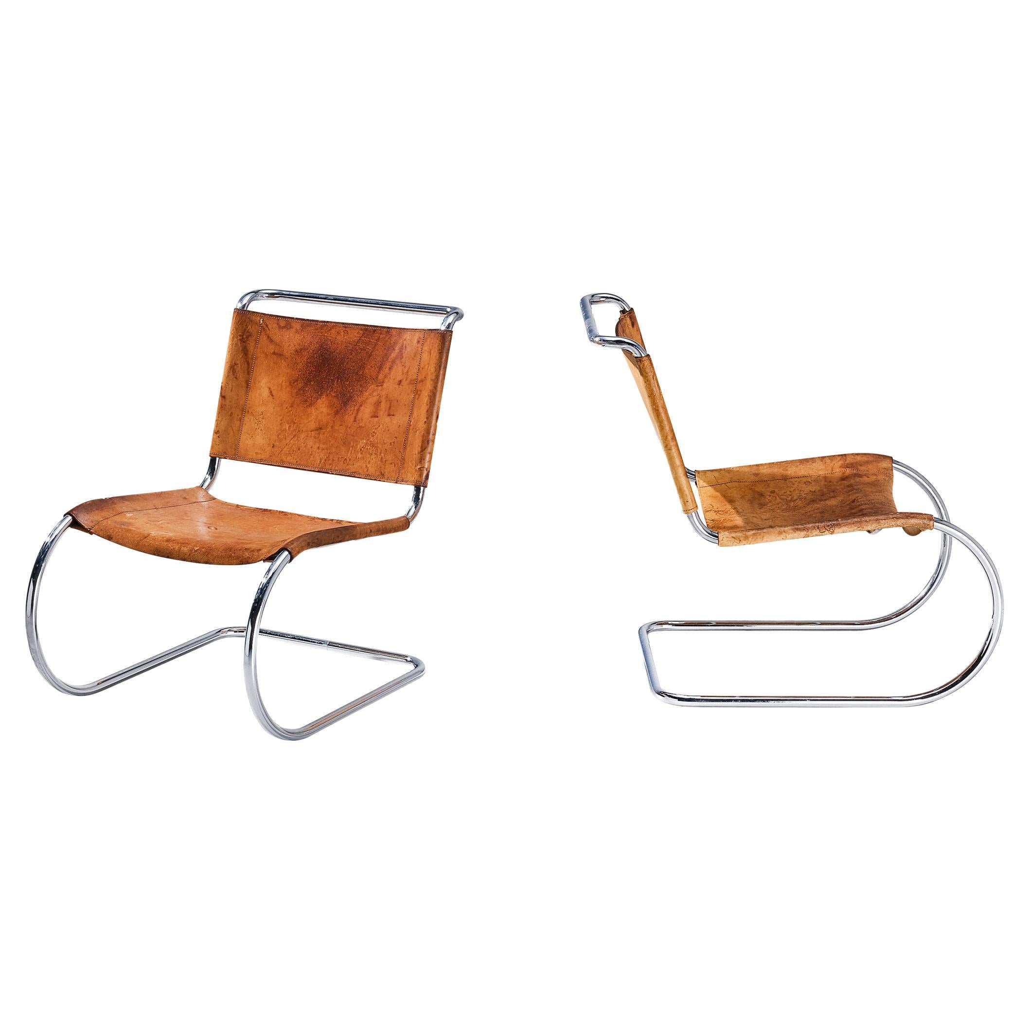 Pair of Cantilever Chairs in Cognac Leather and Chrome-plated Steel  For Sale