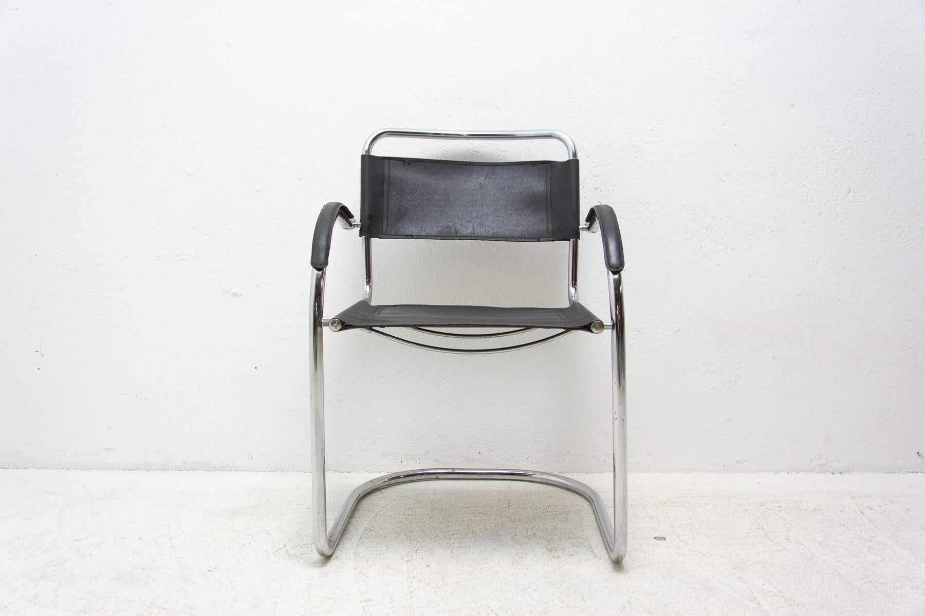 Paire de fauteuils en acier tubulaire en porte-à-faux, années 1970, Europe en vente 3
