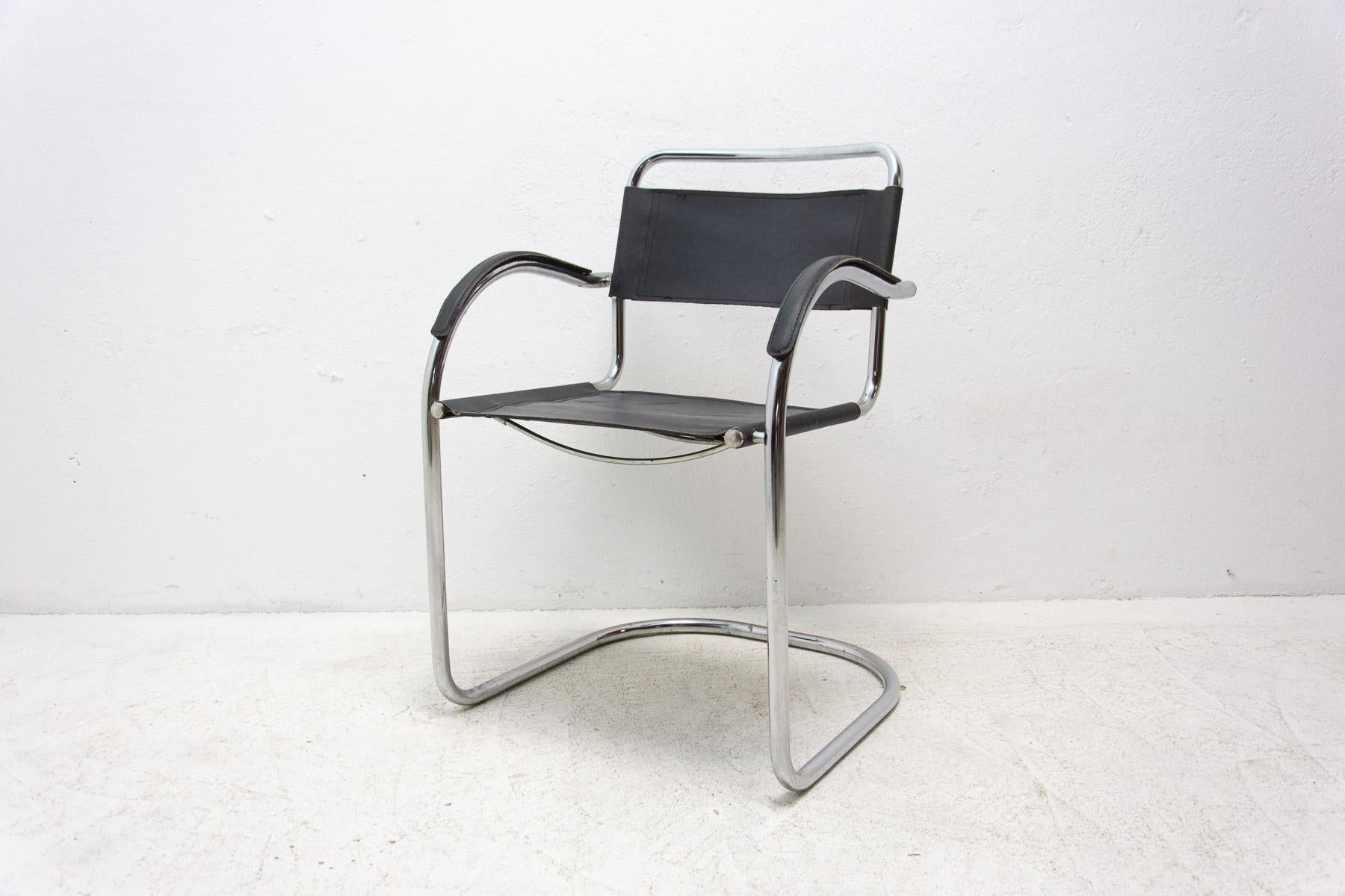 Pair of Cantilever Tubular Steel Armchairs, 1970's, Europe For Sale 5