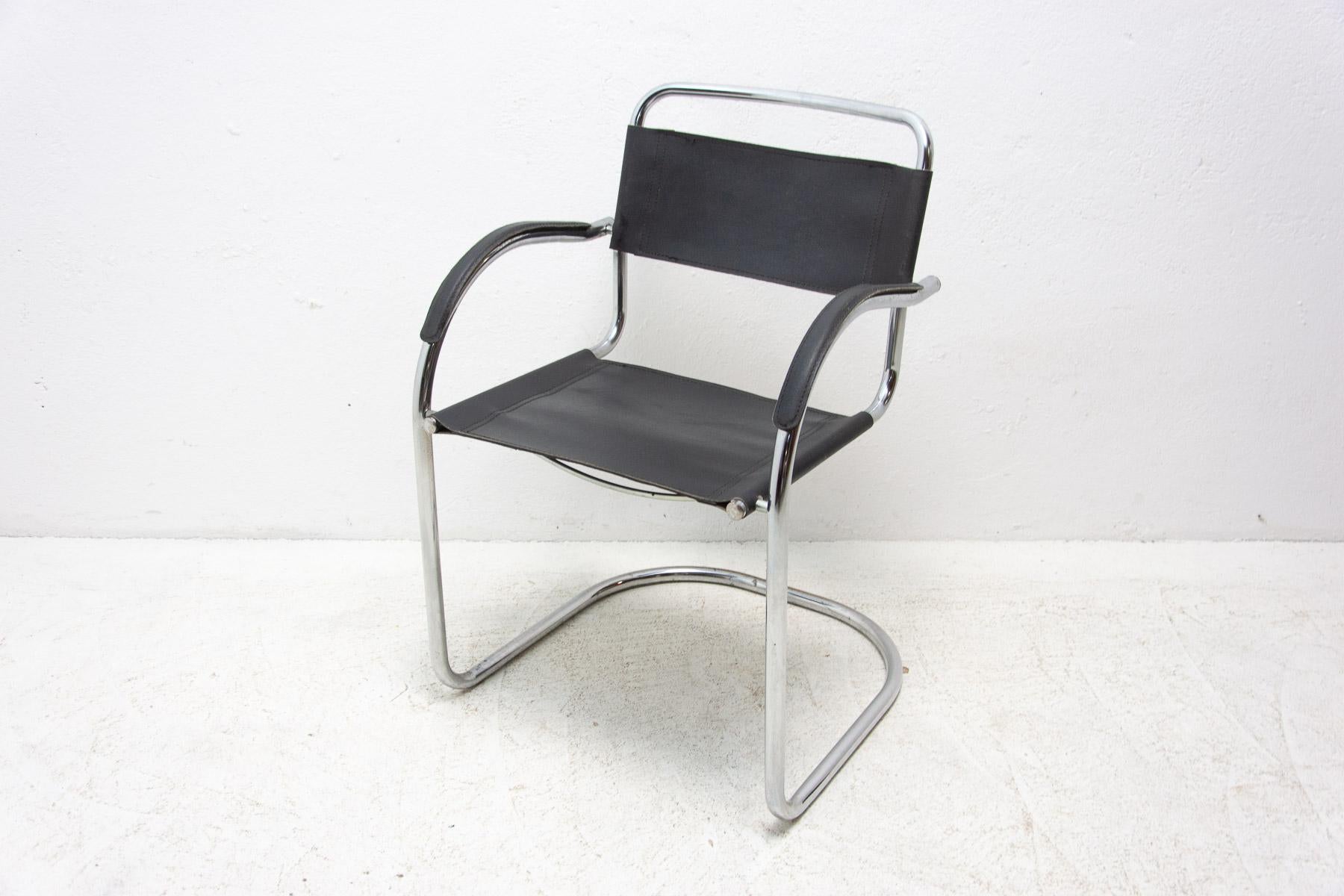 Pair of Cantilever Tubular Steel Armchairs, 1970's, Europe For Sale 6