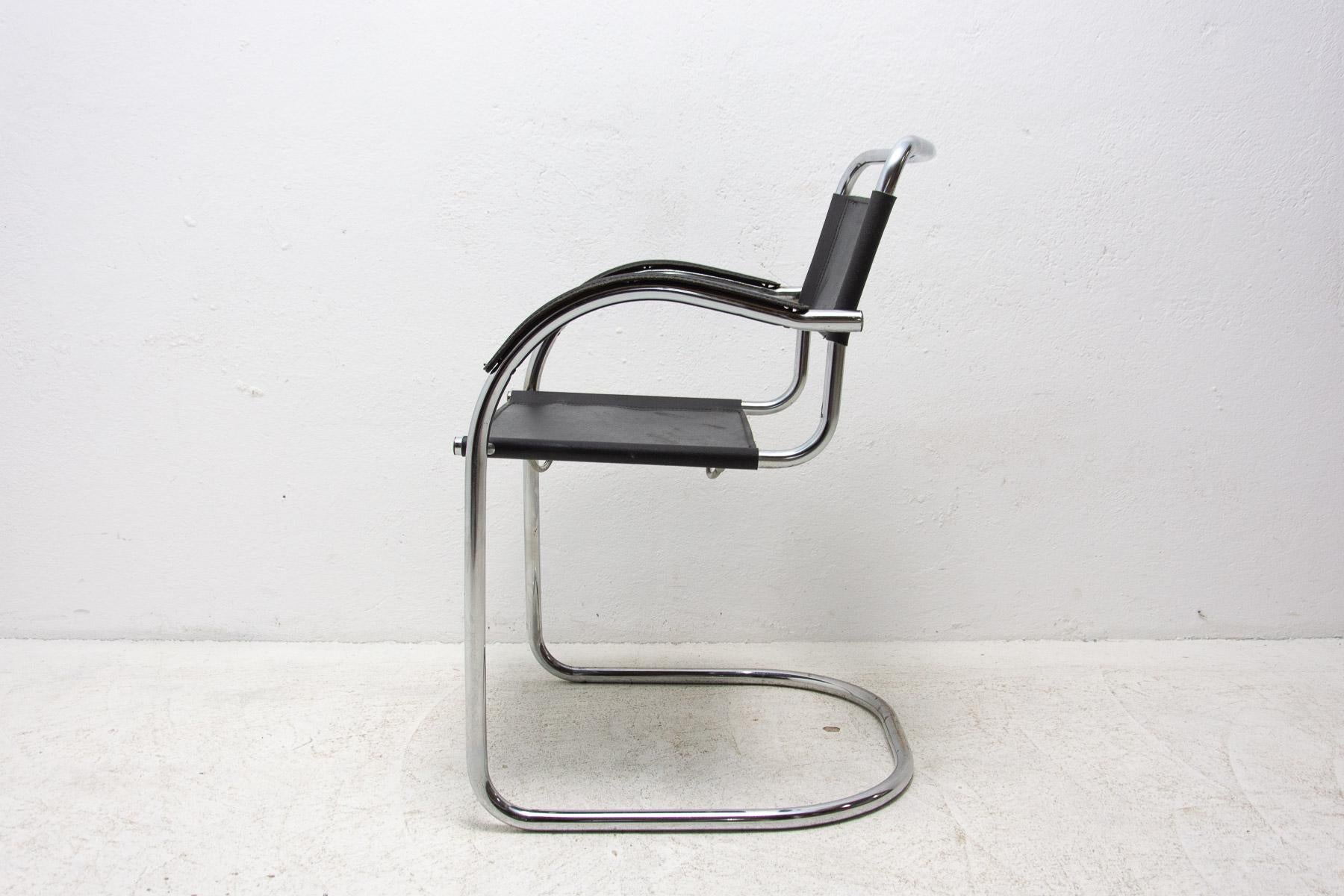 Paire de fauteuils en acier tubulaire en porte-à-faux, années 1970, Europe en vente 9
