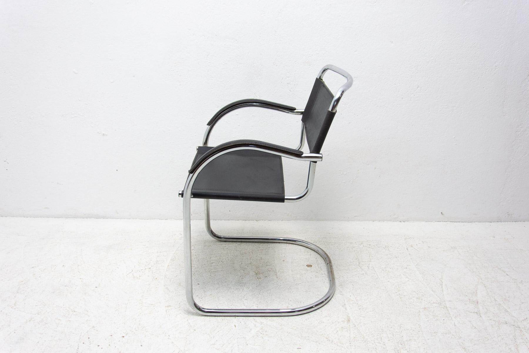 Pair of Cantilever Tubular Steel Armchairs, 1970's, Europe For Sale 10