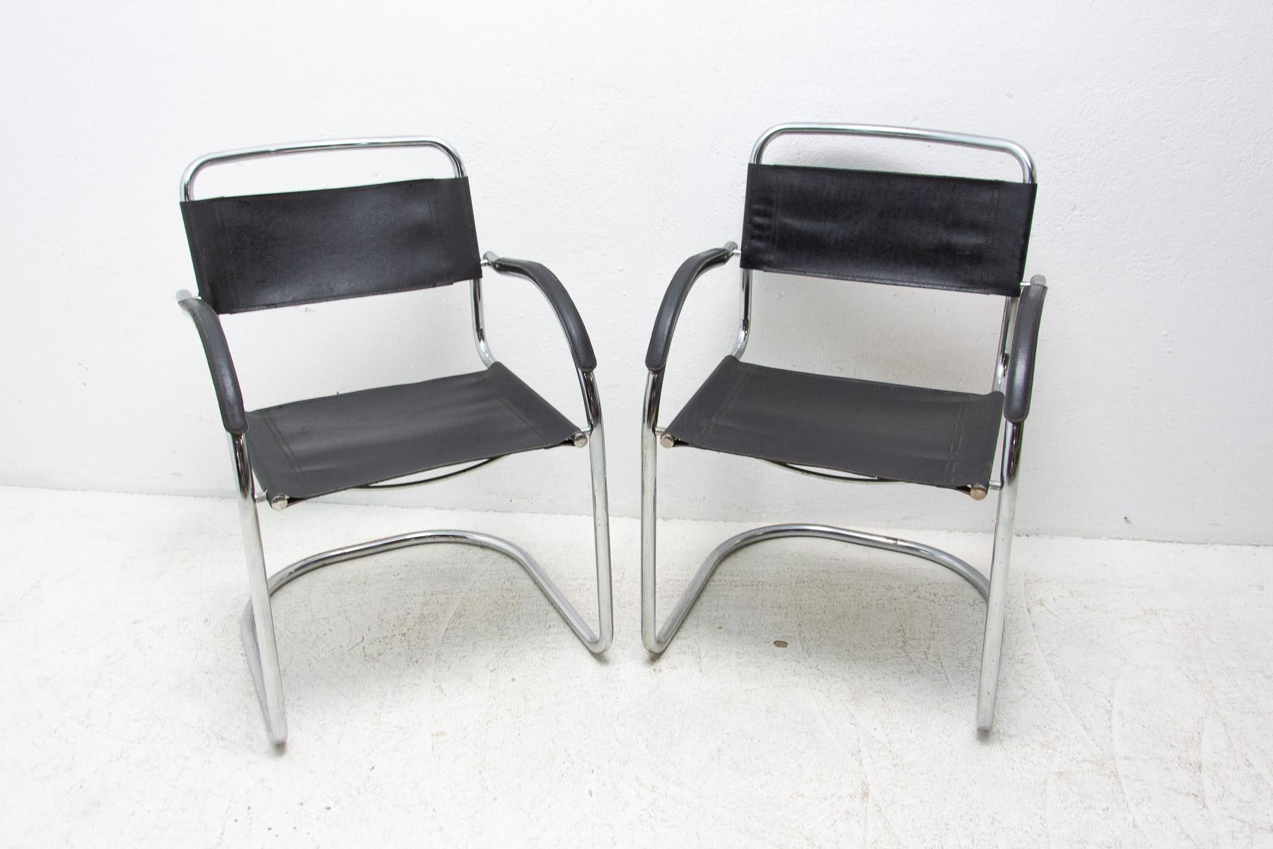 Bauhaus Pair of Cantilever Tubular Steel Armchairs, 1970's, Europe For Sale