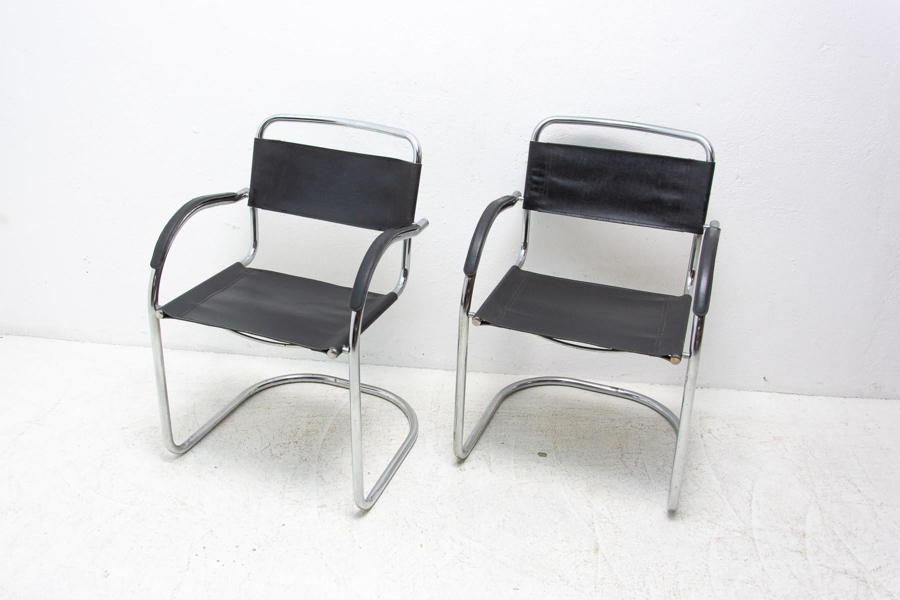 Leather Pair of Cantilever Tubular Steel Armchairs, 1970's, Europe For Sale