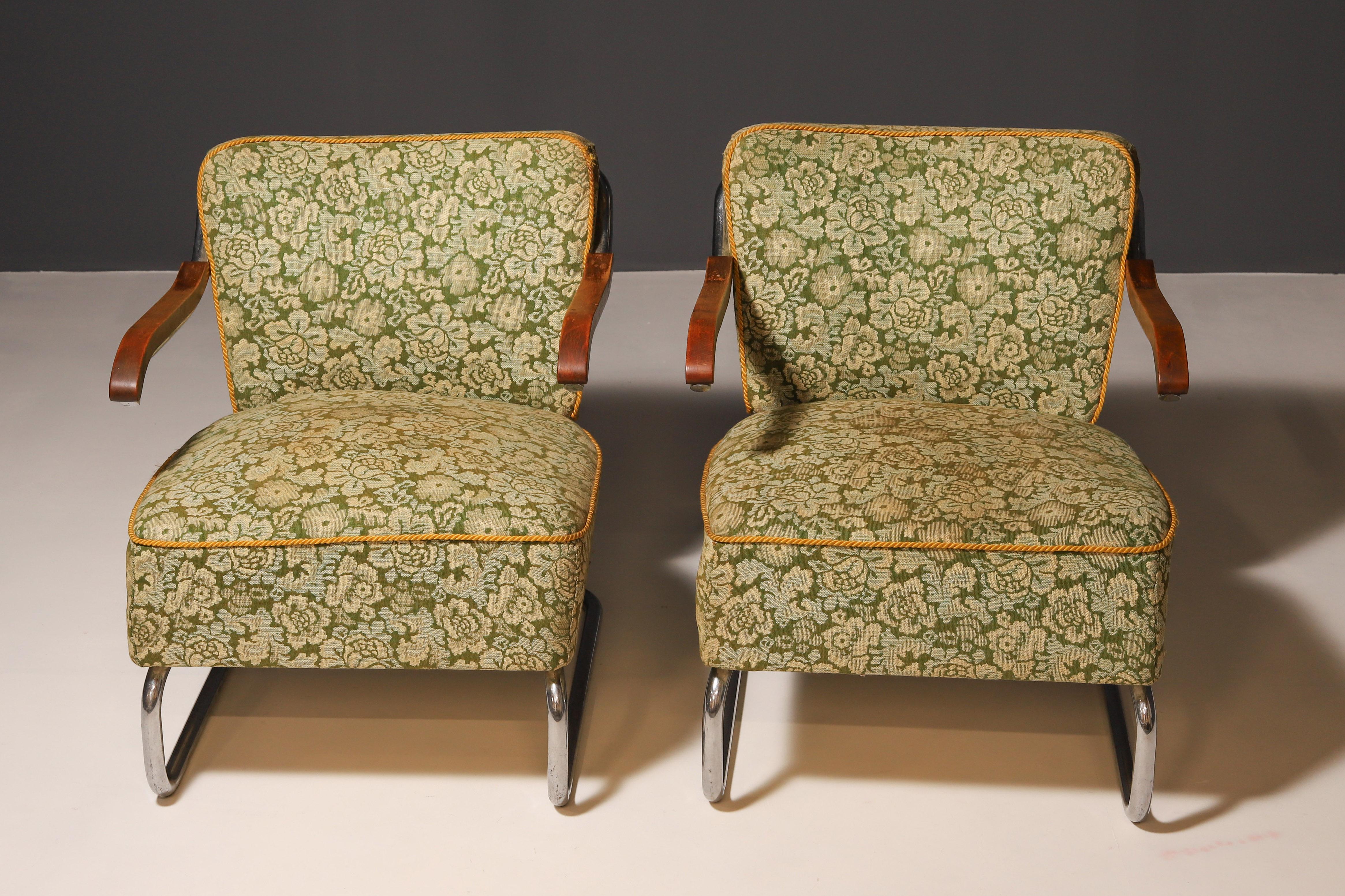 Step into a world where form meets function in the most exquisite manner.

Picture this: a pair of cantilever tubular steel armchairs, made by Kovona company in the former Czechoslovakia in the 1950’s.

Now ready to elevate your living space. These