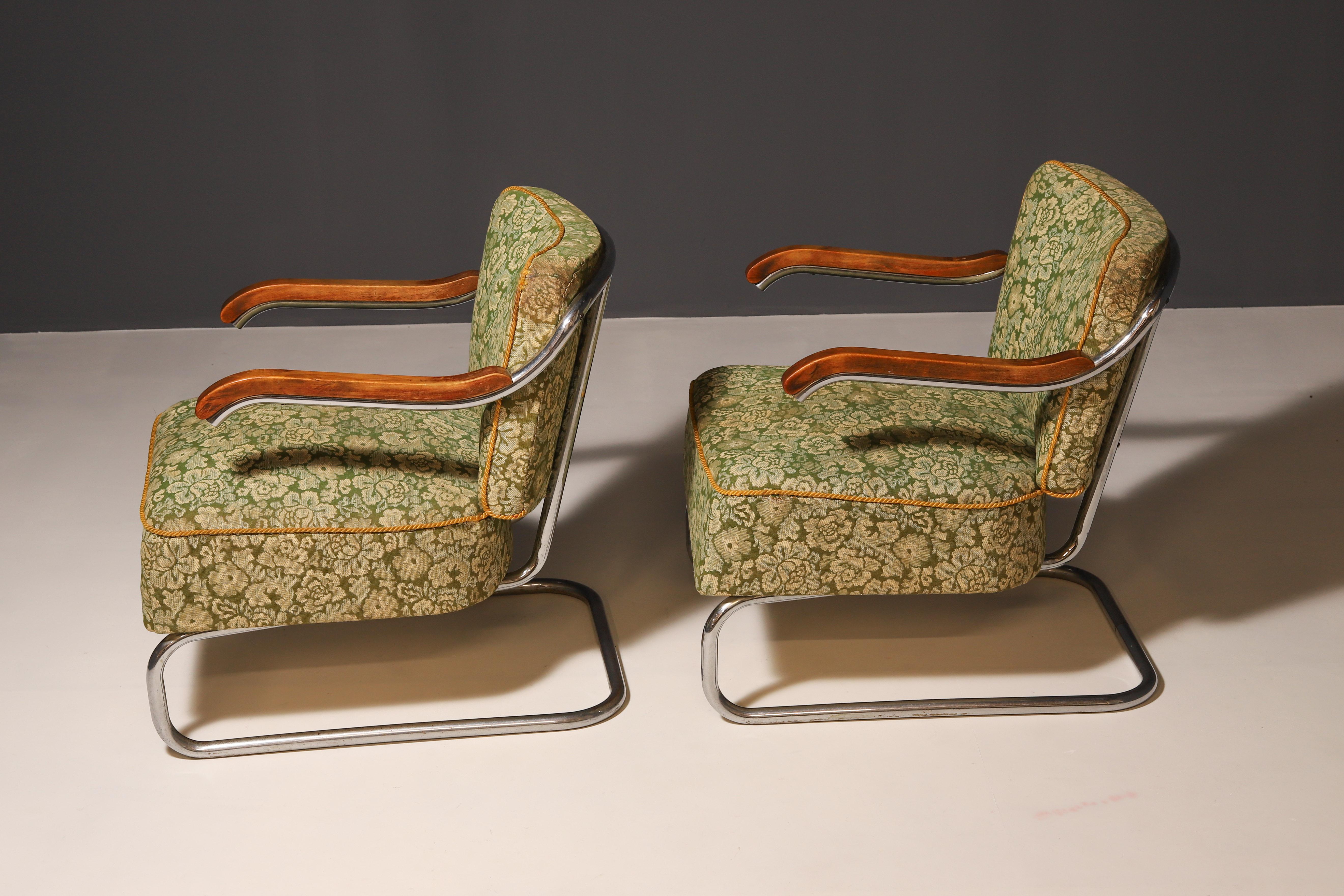Pair of Cantilever Tubular Steel Armchairs for Kovona, Czechoslovakia, 1950’s In Good Condition For Sale In Prague 8, CZ