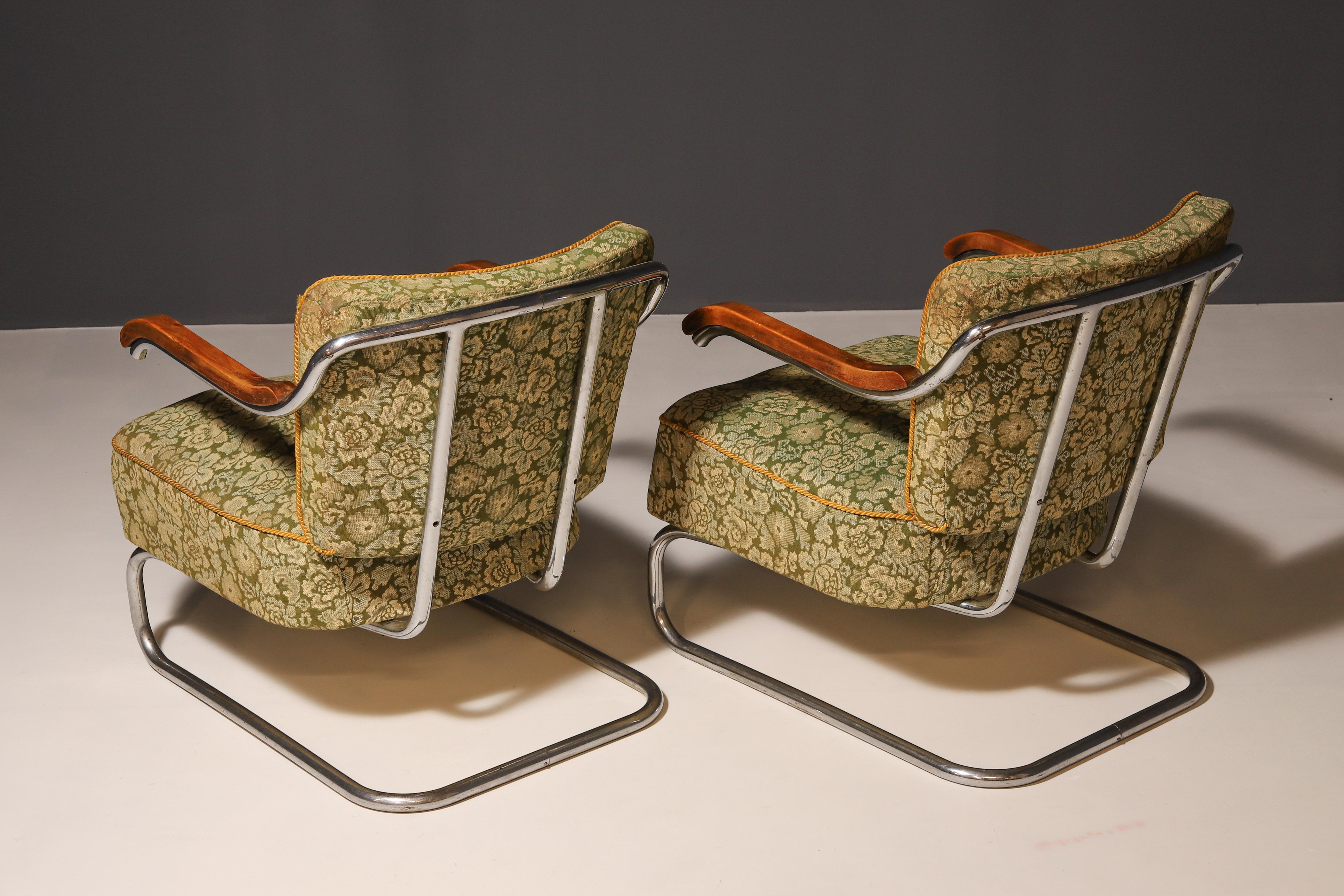 20th Century Pair of Cantilever Tubular Steel Armchairs for Kovona, Czechoslovakia, 1950’s For Sale