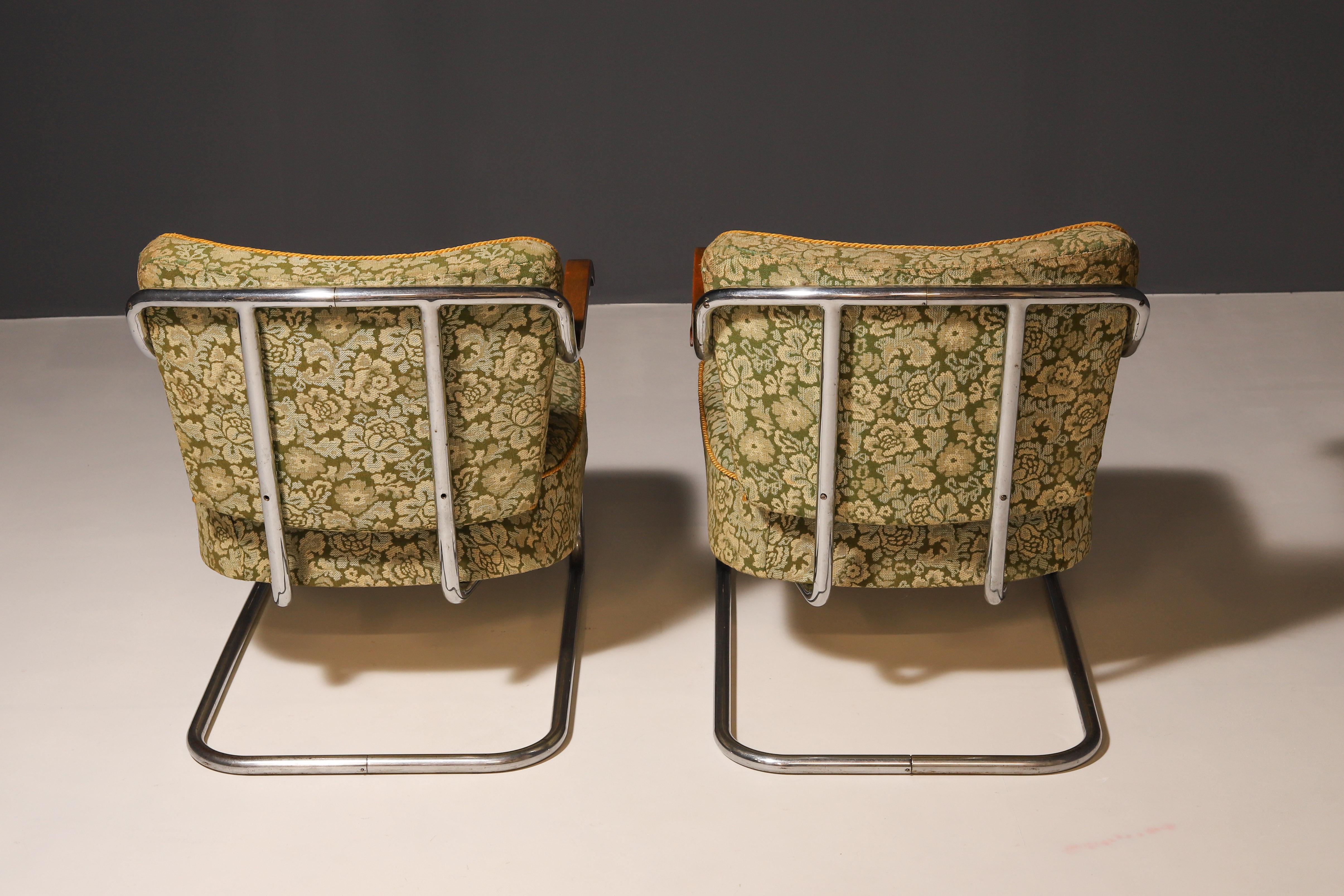 Pair of Cantilever Tubular Steel Armchairs for Kovona, Czechoslovakia, 1950’s For Sale 1